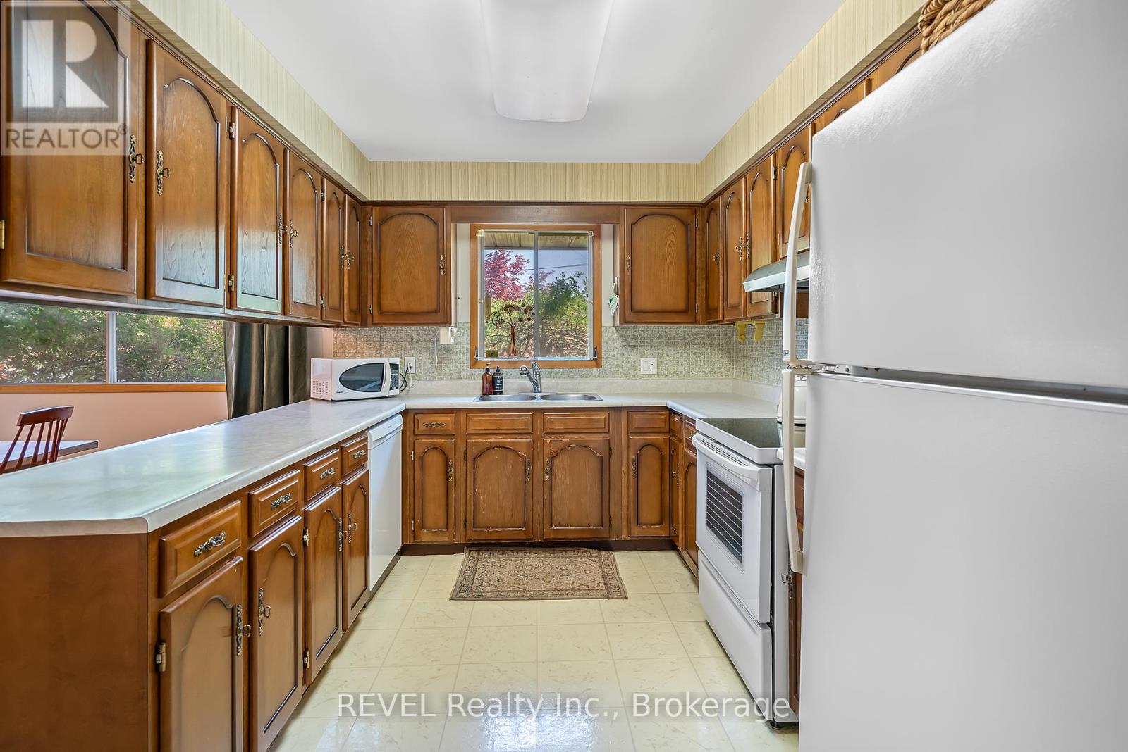 18 Broadmore Avenue, St. Catharines (Carlton/bunting), Ontario  L2M 6A5 - Photo 18 - X12376304
