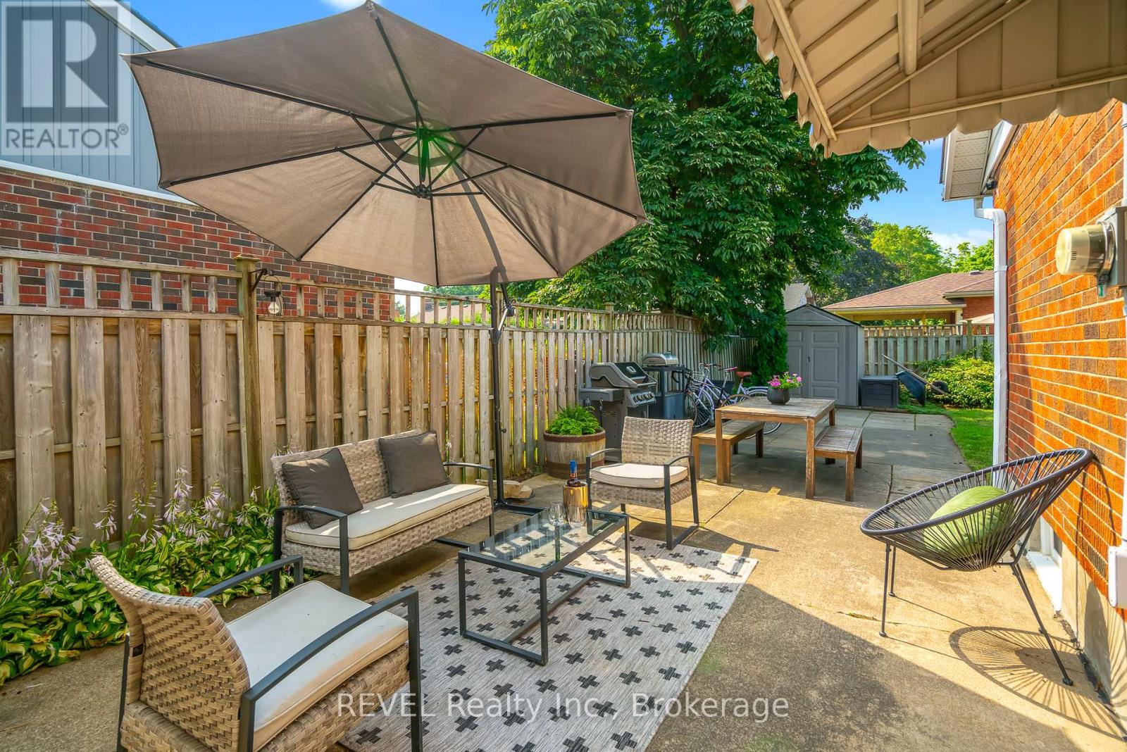 18 Broadmore Avenue, St. Catharines (Carlton/bunting), Ontario  L2M 6A5 - Photo 2 - X12376304