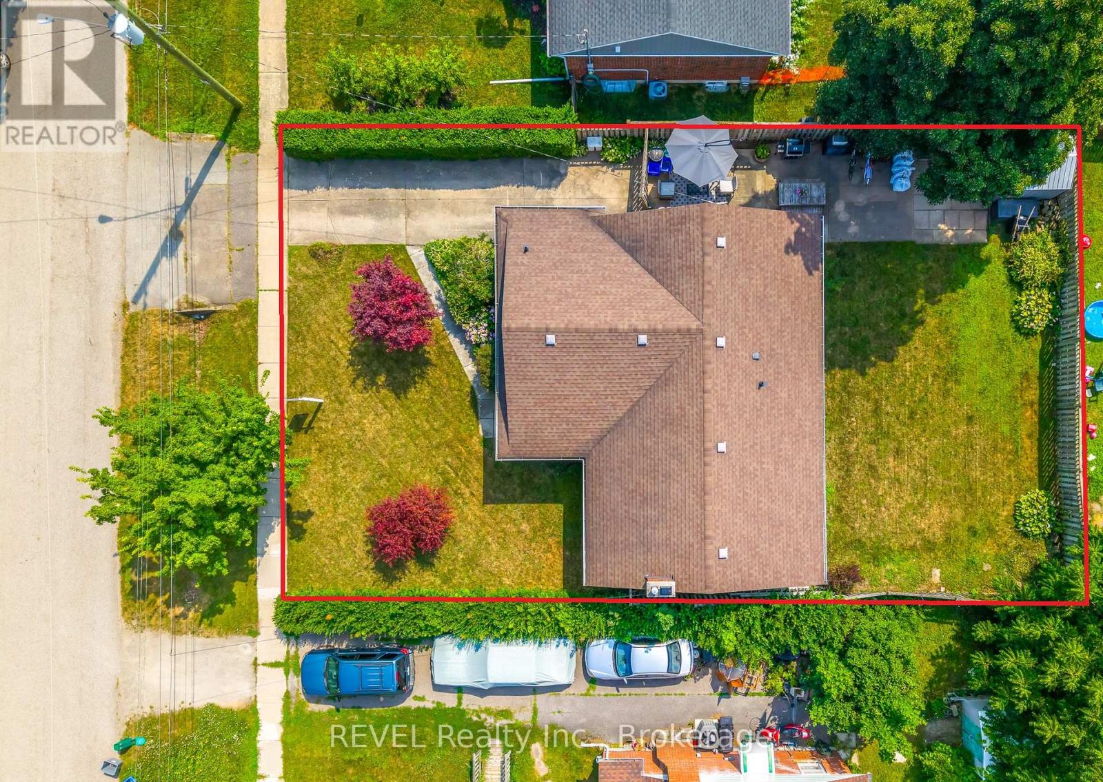 18 Broadmore Avenue, St. Catharines (Carlton/bunting), Ontario  L2M 6A5 - Photo 9 - X12376304