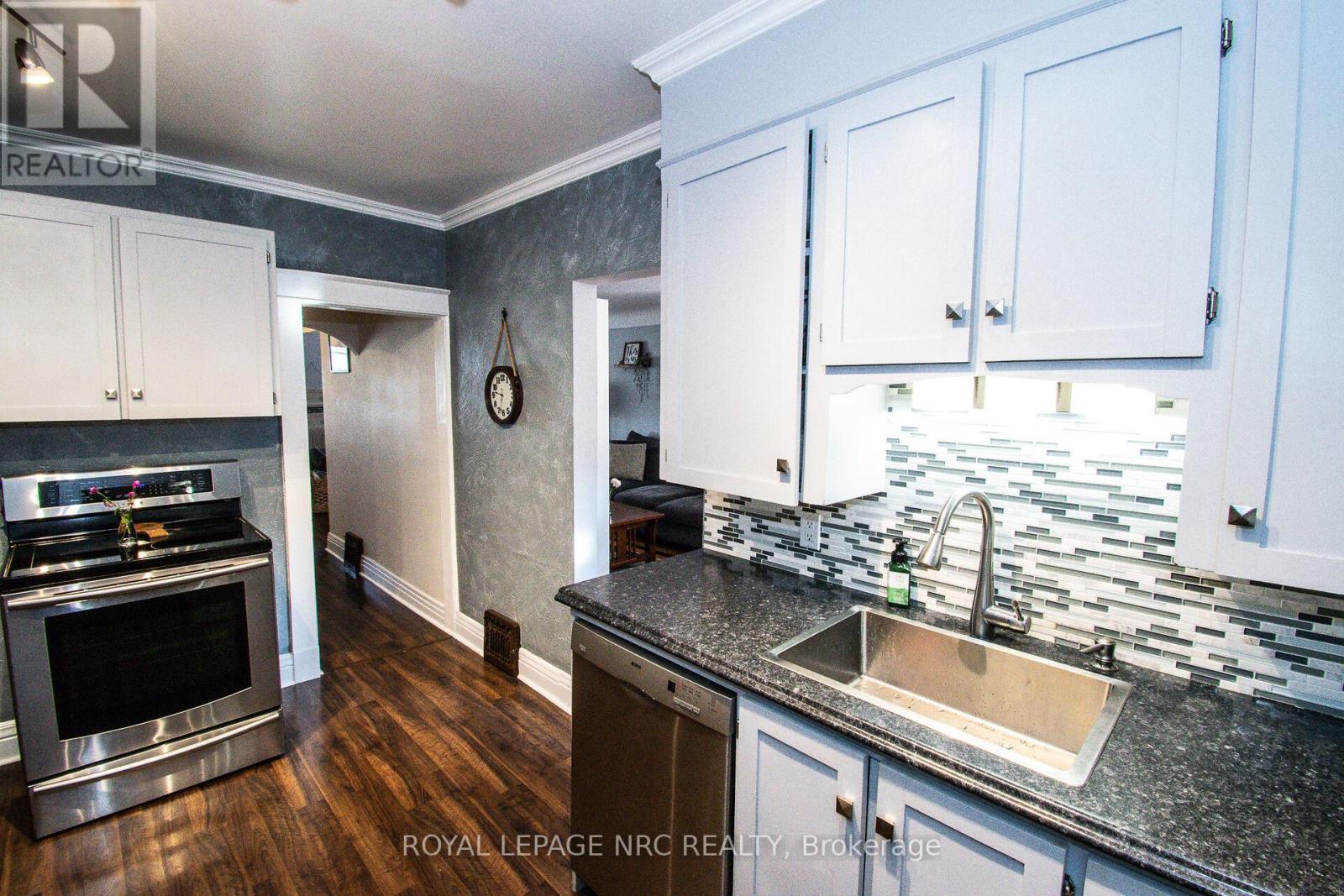 116 Lowell Avenue, St. Catharines, Ontario  L2R 2E2 - Photo 24 - X12376317