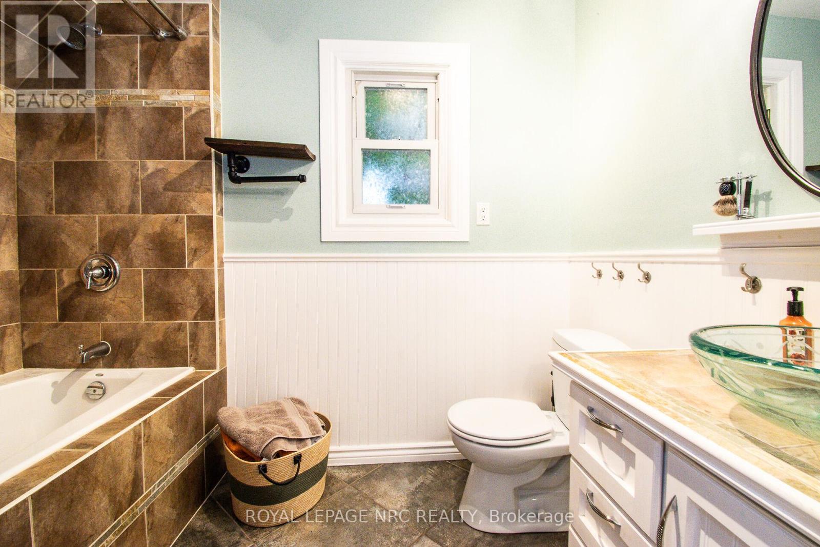 116 Lowell Avenue, St. Catharines, Ontario  L2R 2E2 - Photo 35 - X12376317
