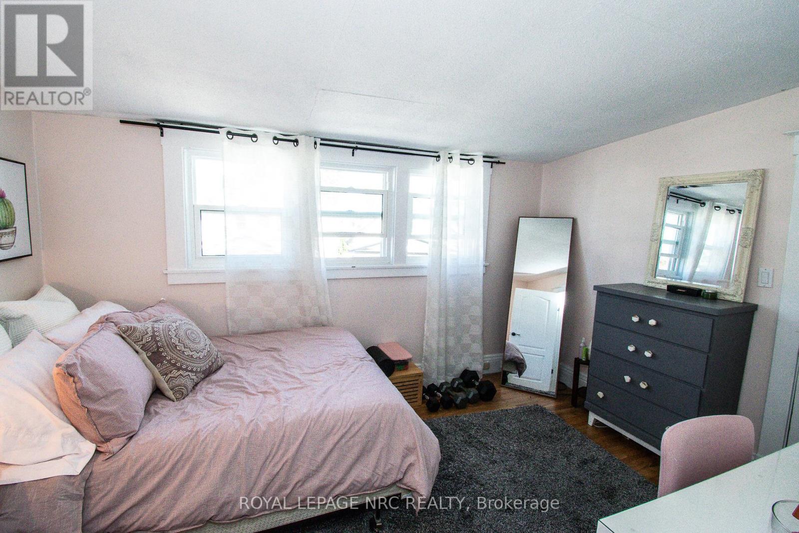 116 Lowell Avenue, St. Catharines, Ontario  L2R 2E2 - Photo 38 - X12376317