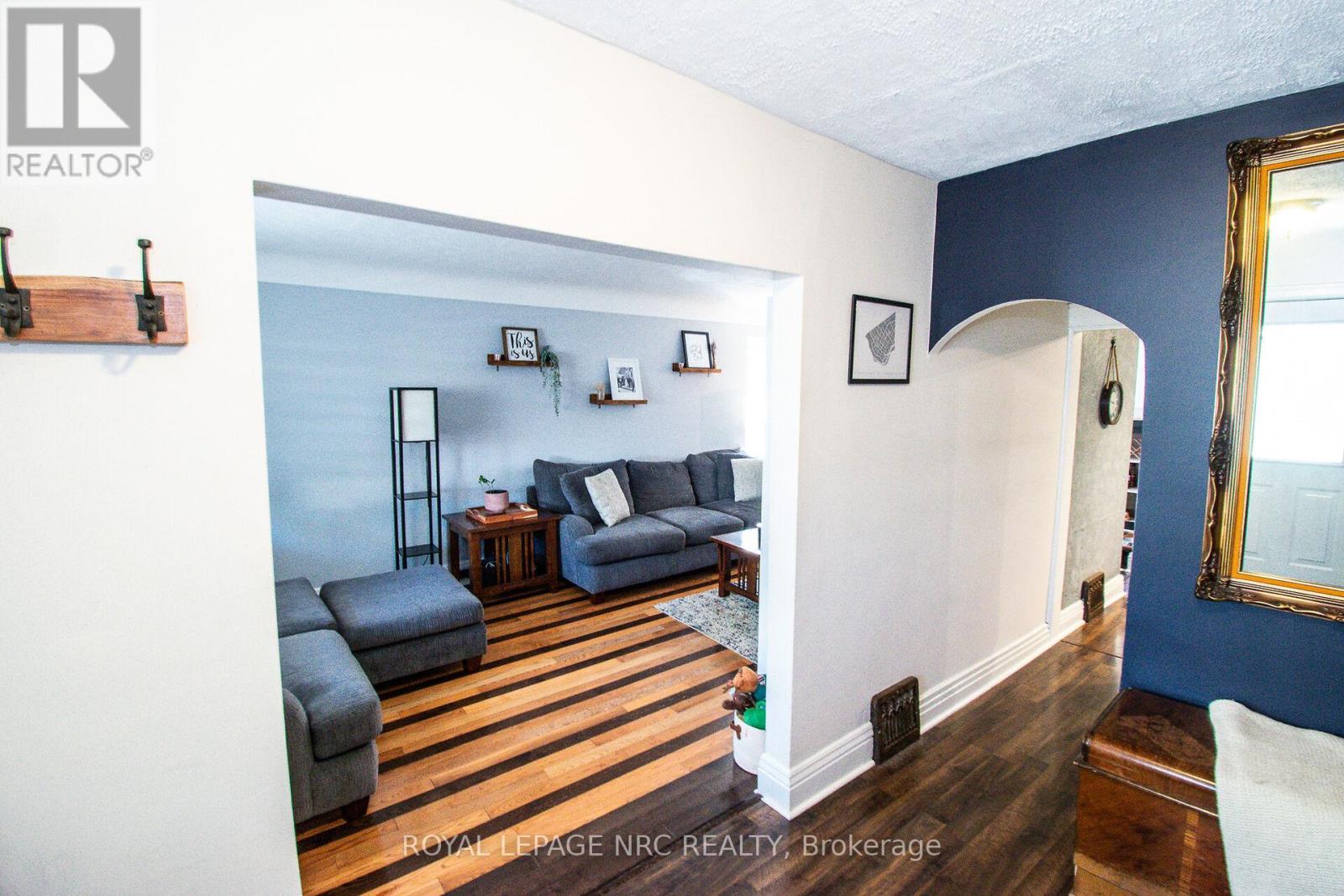 116 Lowell Avenue, St. Catharines, Ontario  L2R 2E2 - Photo 9 - X12376317