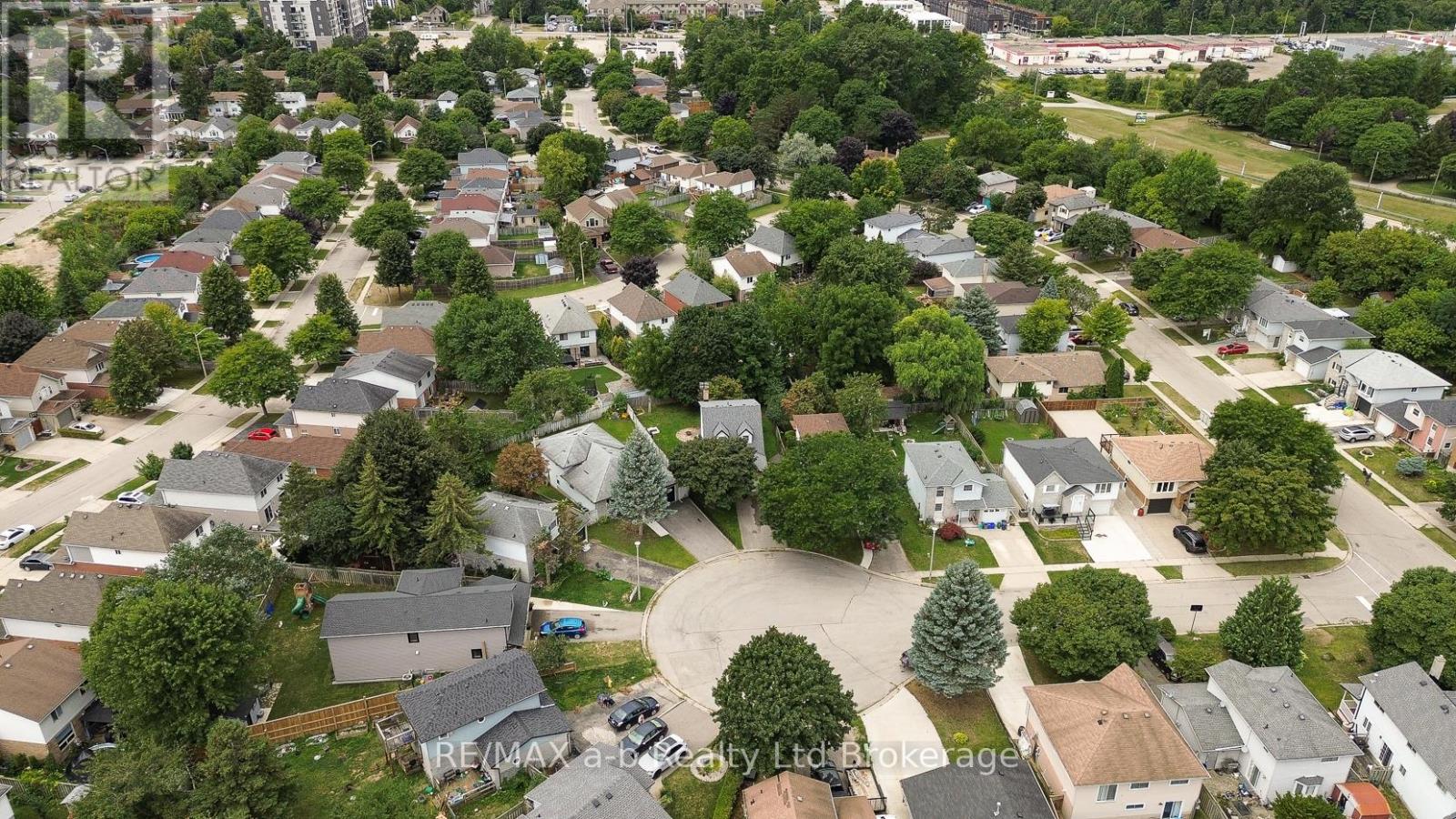 Property at 19 HEATHWOOD COURT image 4