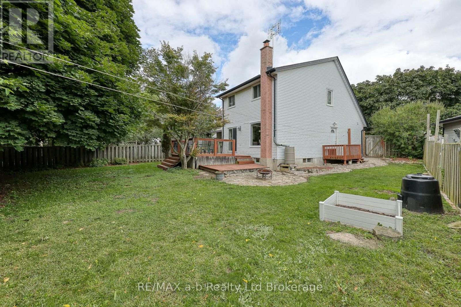 Property at 19 HEATHWOOD COURT image 5