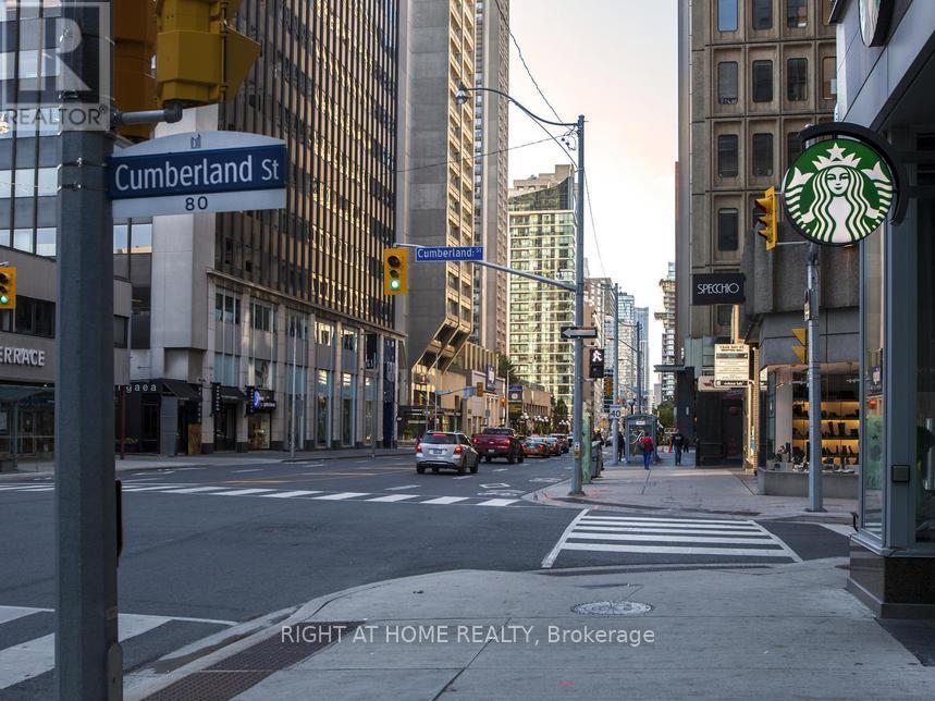 701 - 80 Cumberland Street, Toronto, Ontario  M5R 3V1 - Photo 15 - C12376310