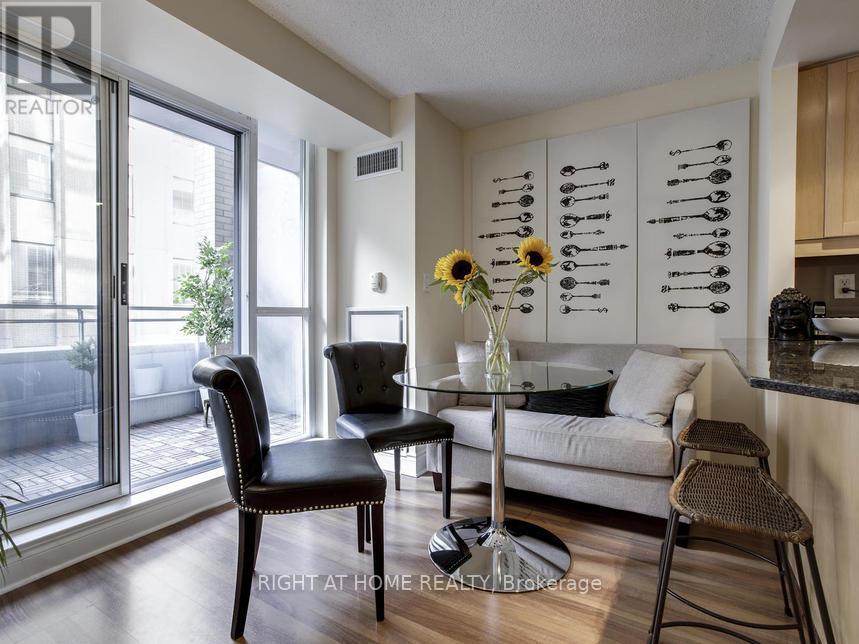 701 - 80 Cumberland Street, Toronto, Ontario  M5R 3V1 - Photo 8 - C12376310