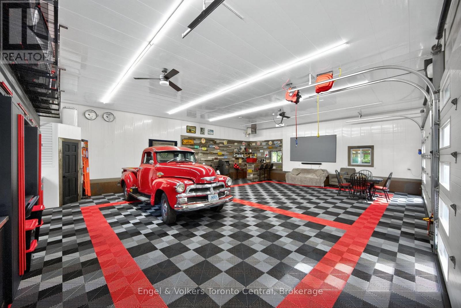 1042 Amanda Ln - 1750 Frank Cooper Trail, Gravenhurst (Ryde), Ontario  P1P 1R3 - Photo 4 - X12376344