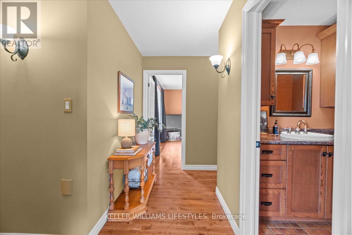 25728 Mcmurchy Line, West Elgin, Ontario  N0L 2P0 - Photo 11 - X12376326