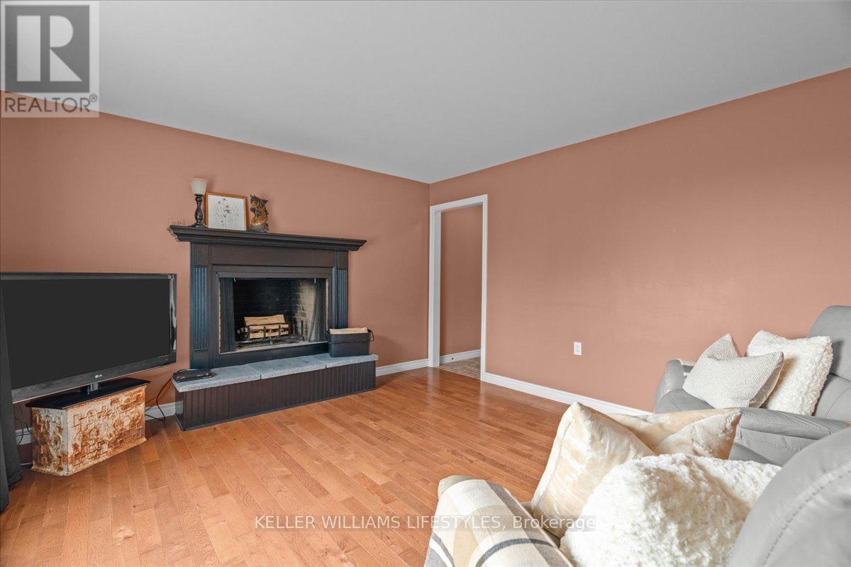 25728 Mcmurchy Line, West Elgin, Ontario  N0L 2P0 - Photo 12 - X12376326