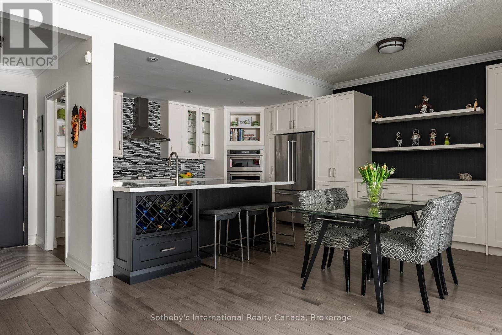 105 - 50 Old Mill Road, Oakville, Ontario  L6J 7W1 - Photo 7 - W12055672