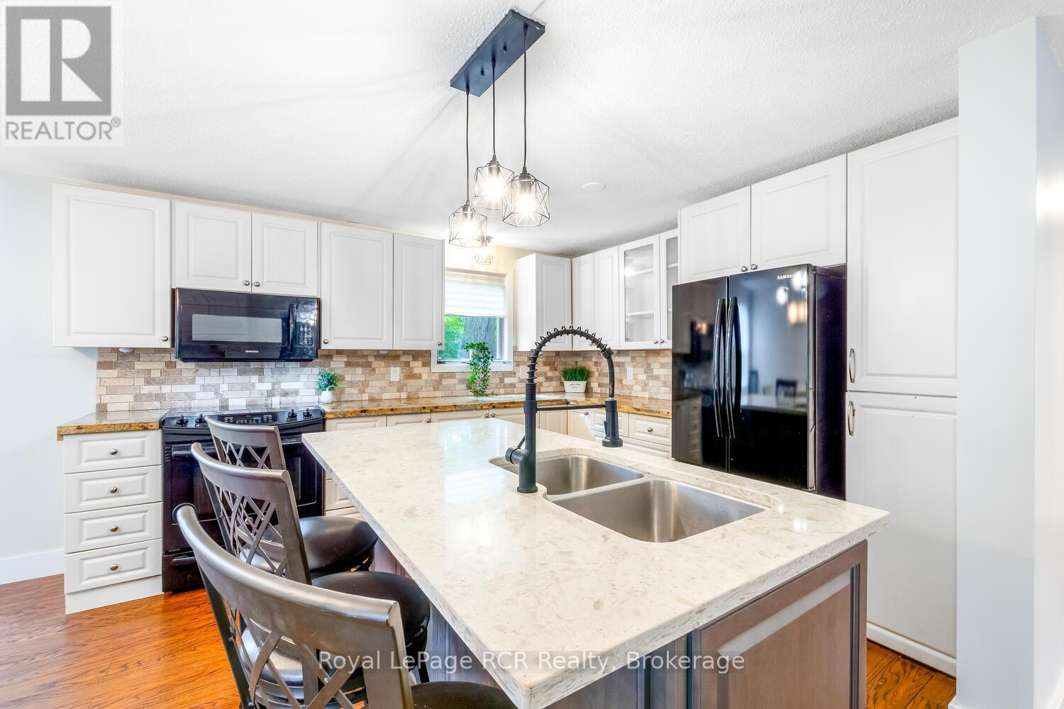 340 Bryant Street, South Bruce Peninsula, Ontario  N0H 2T0 - Photo 14 - X12375585