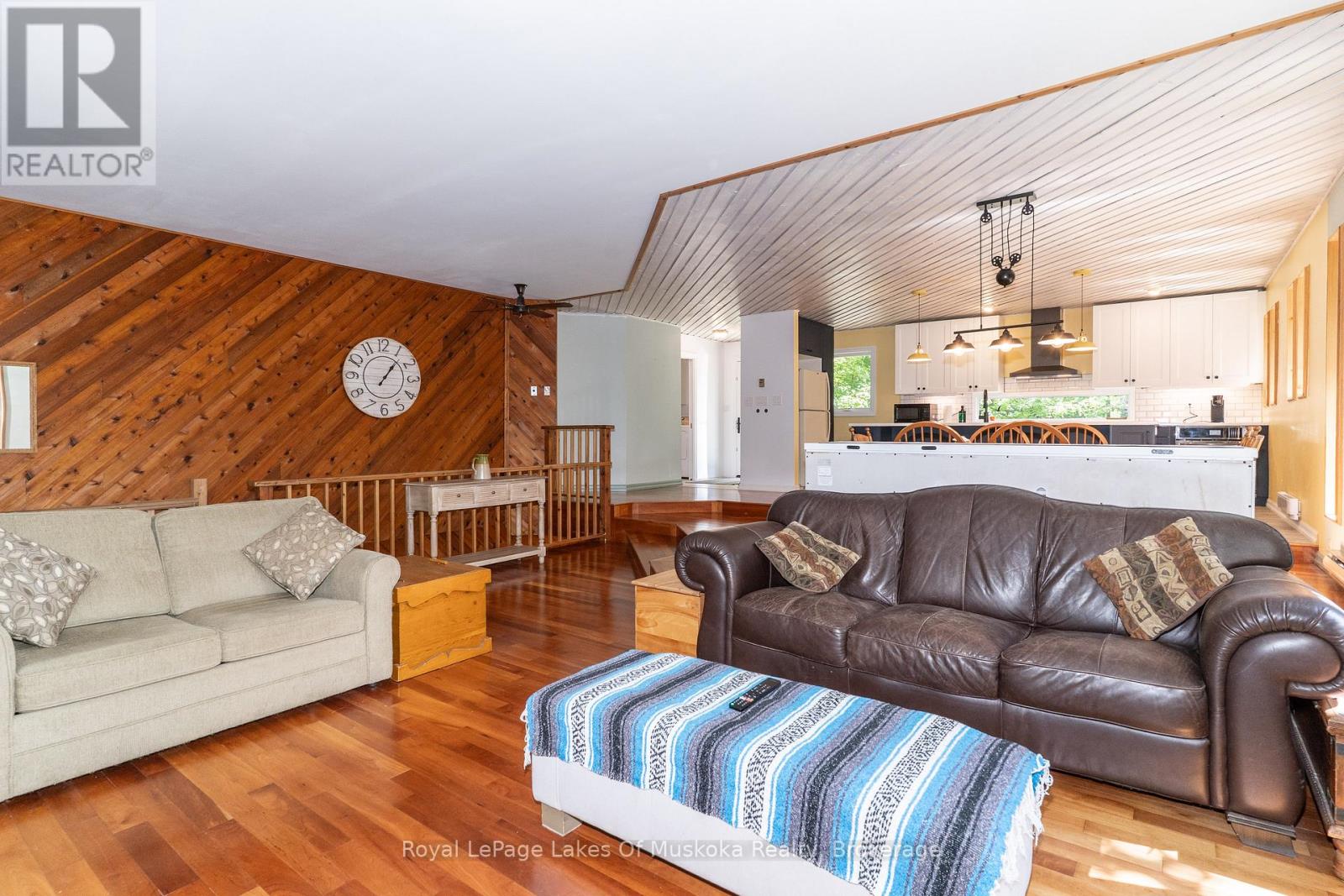 1056 Golden Beach Road, Bracebridge, Ontario  P1L 1W8 - Photo 11 - X12376370