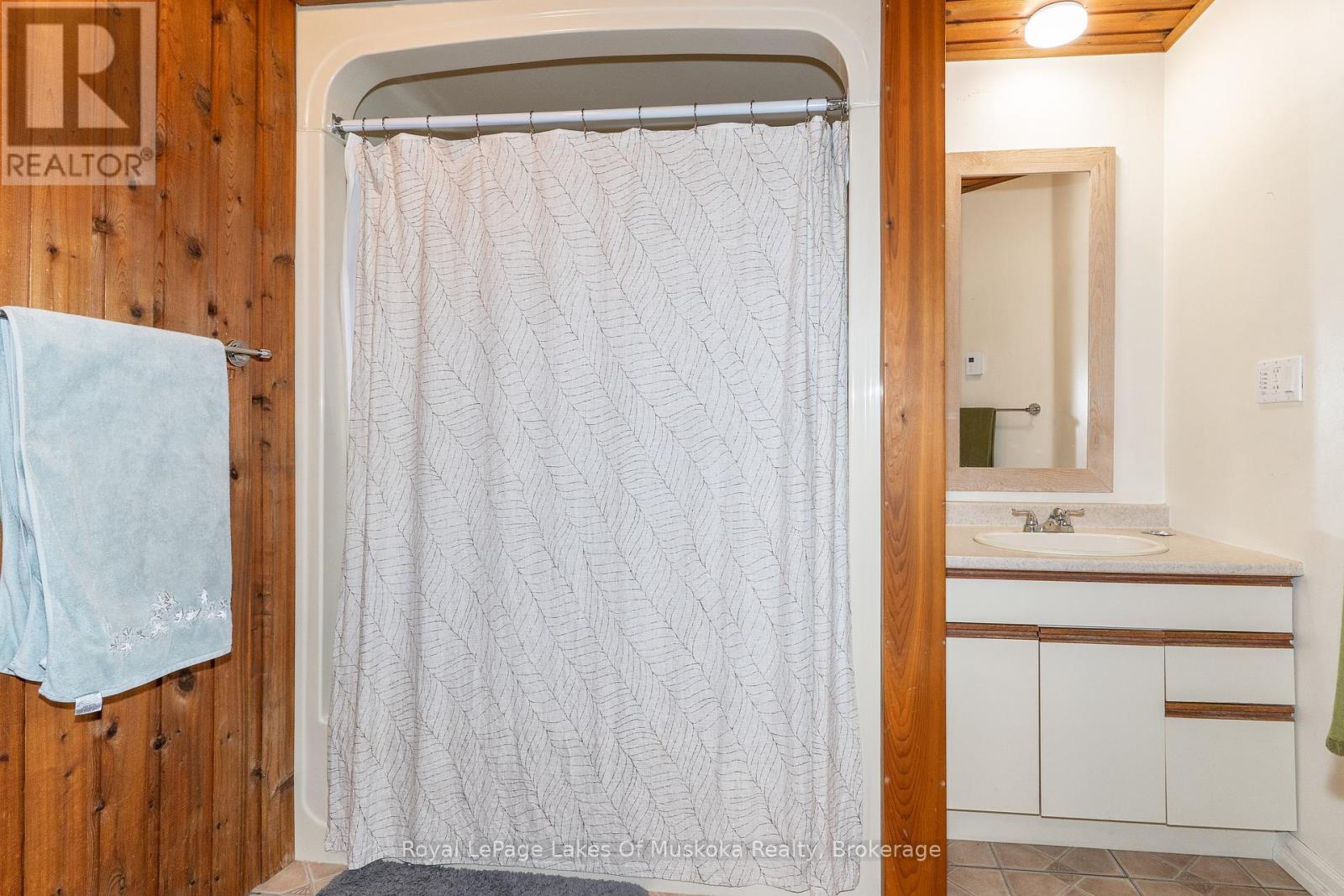 1056 Golden Beach Road, Bracebridge, Ontario  P1L 1W8 - Photo 17 - X12376370