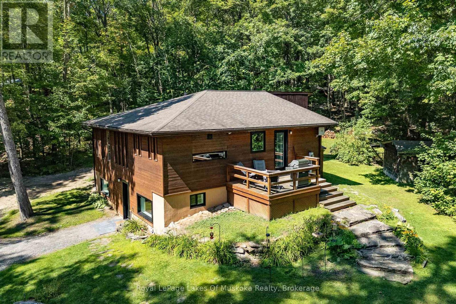 1056 Golden Beach Road, Bracebridge, Ontario  P1L 1W8 - Photo 2 - X12376370