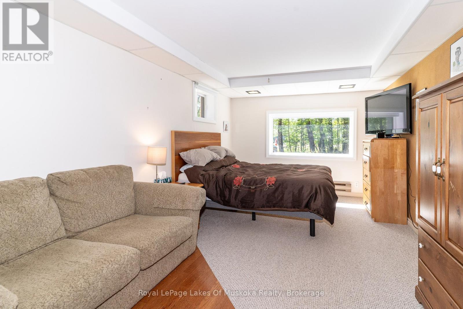 1056 Golden Beach Road, Bracebridge, Ontario  P1L 1W8 - Photo 20 - X12376370