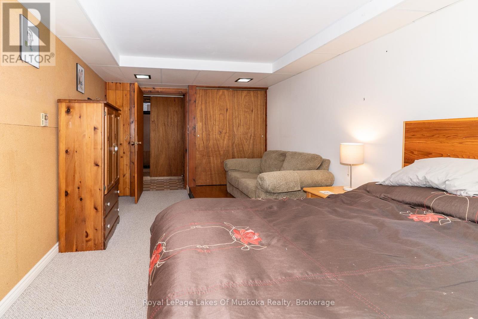 1056 Golden Beach Road, Bracebridge, Ontario  P1L 1W8 - Photo 21 - X12376370