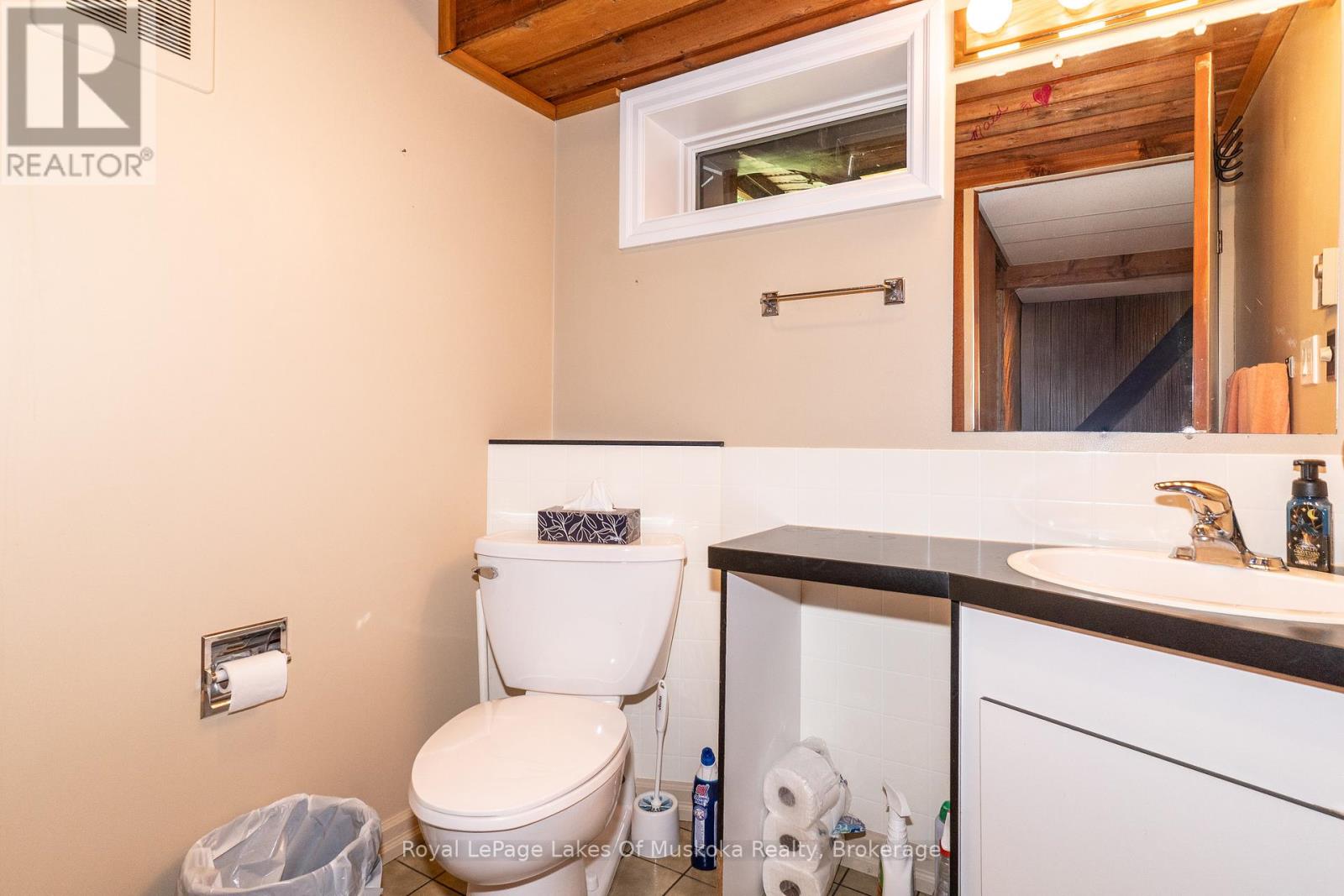 1056 Golden Beach Road, Bracebridge, Ontario  P1L 1W8 - Photo 22 - X12376370