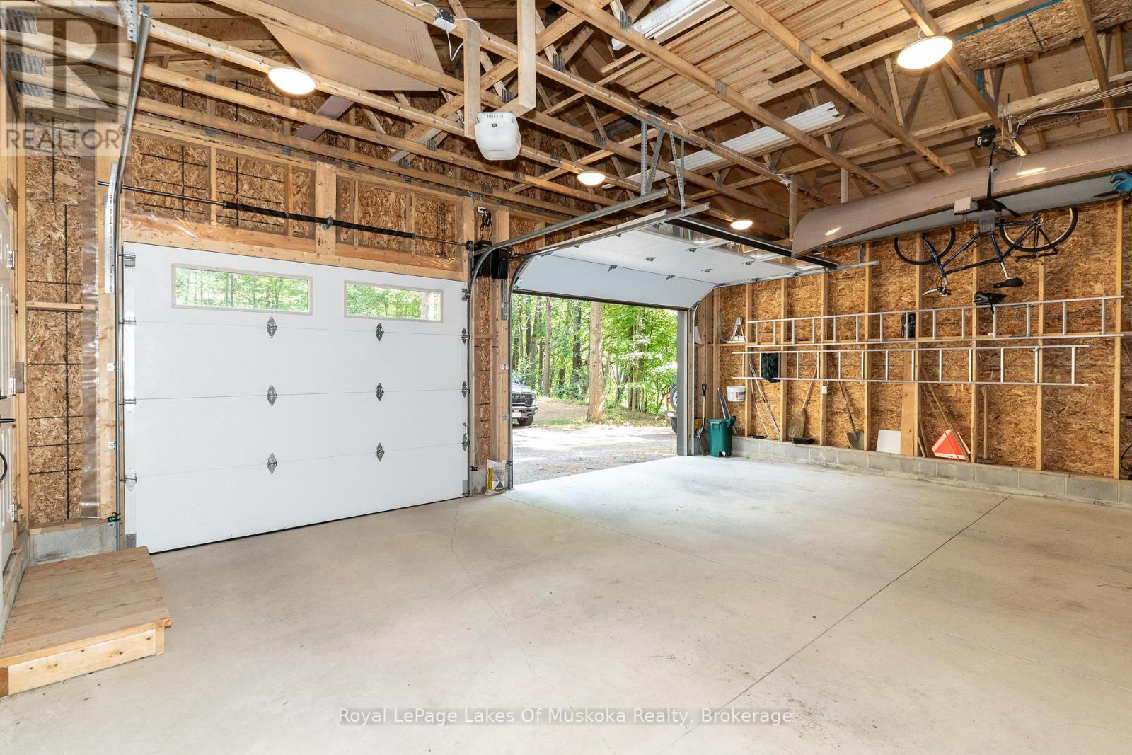 1056 Golden Beach Road, Bracebridge, Ontario  P1L 1W8 - Photo 25 - X12376370