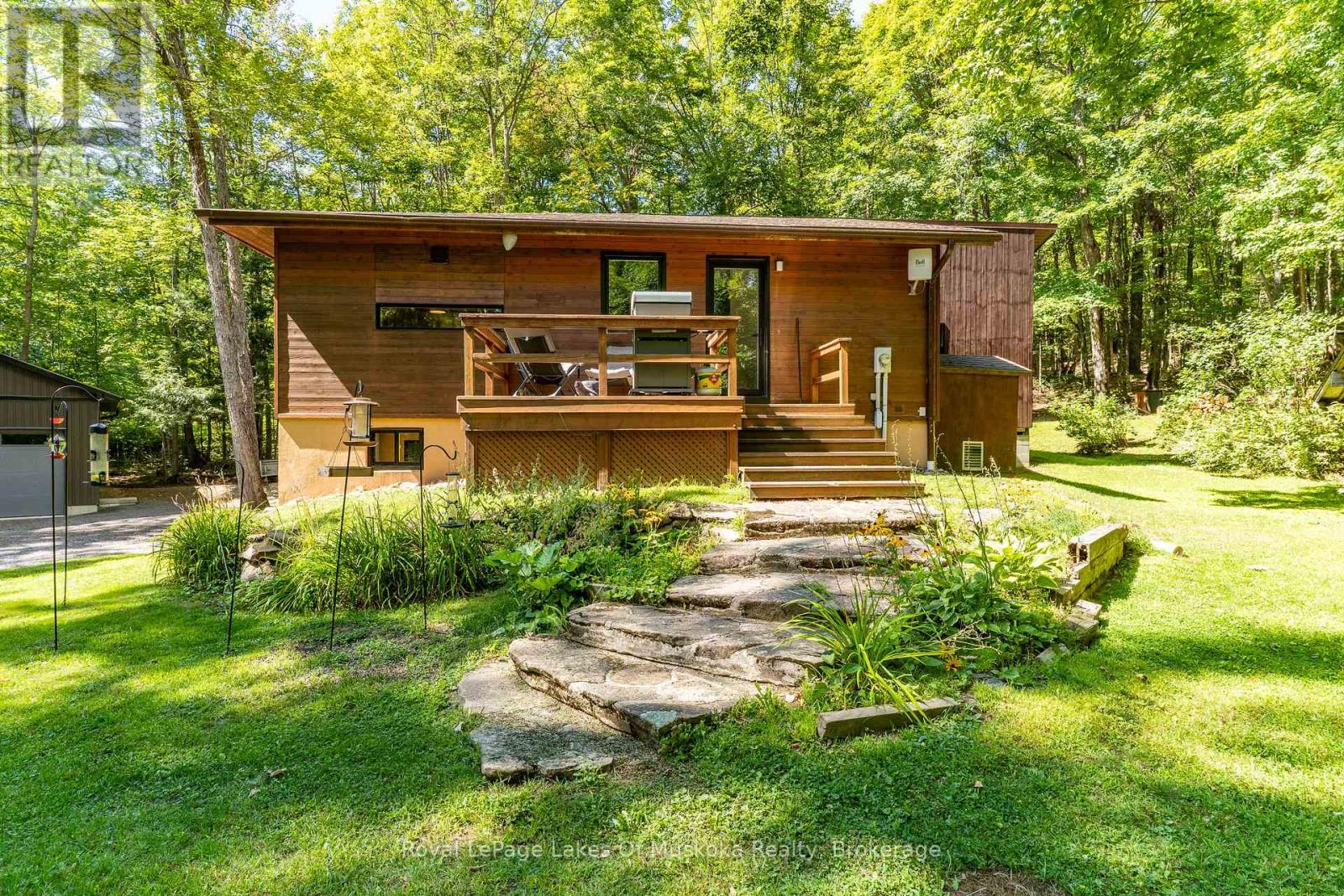 1056 Golden Beach Road, Bracebridge, Ontario  P1L 1W8 - Photo 35 - X12376370