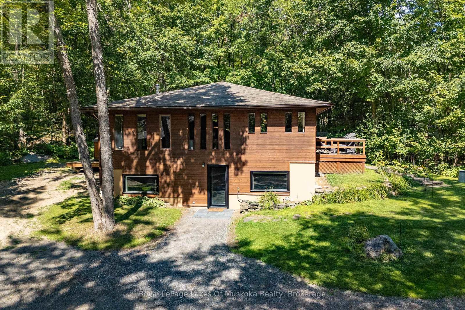 1056 Golden Beach Road, Bracebridge, Ontario  P1L 1W8 - Photo 37 - X12376370