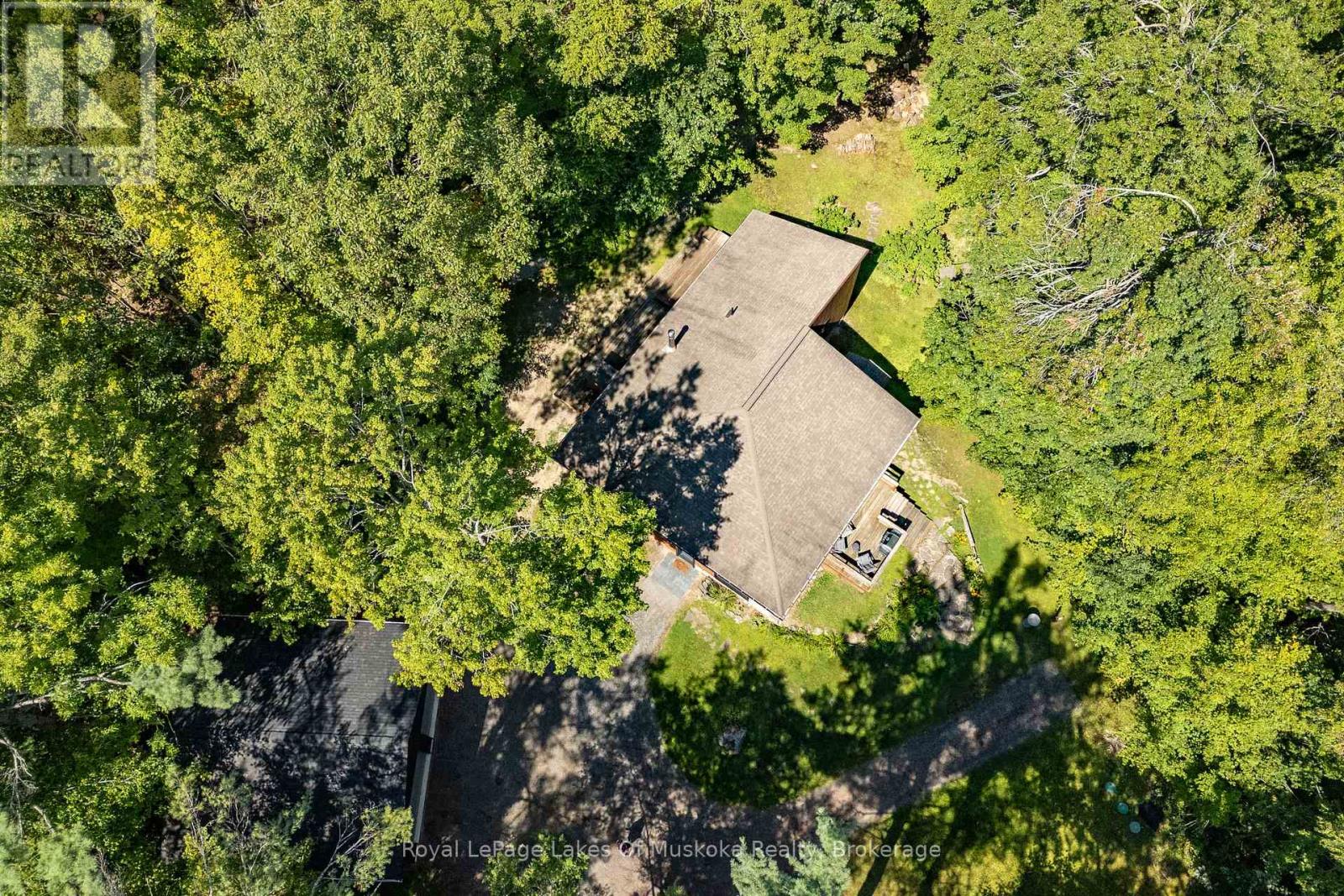 1056 Golden Beach Road, Bracebridge, Ontario  P1L 1W8 - Photo 38 - X12376370