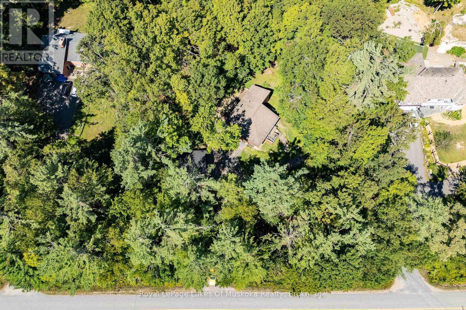 1056 Golden Beach Road, Bracebridge, Ontario  P1L 1W8 - Photo 39 - X12376370