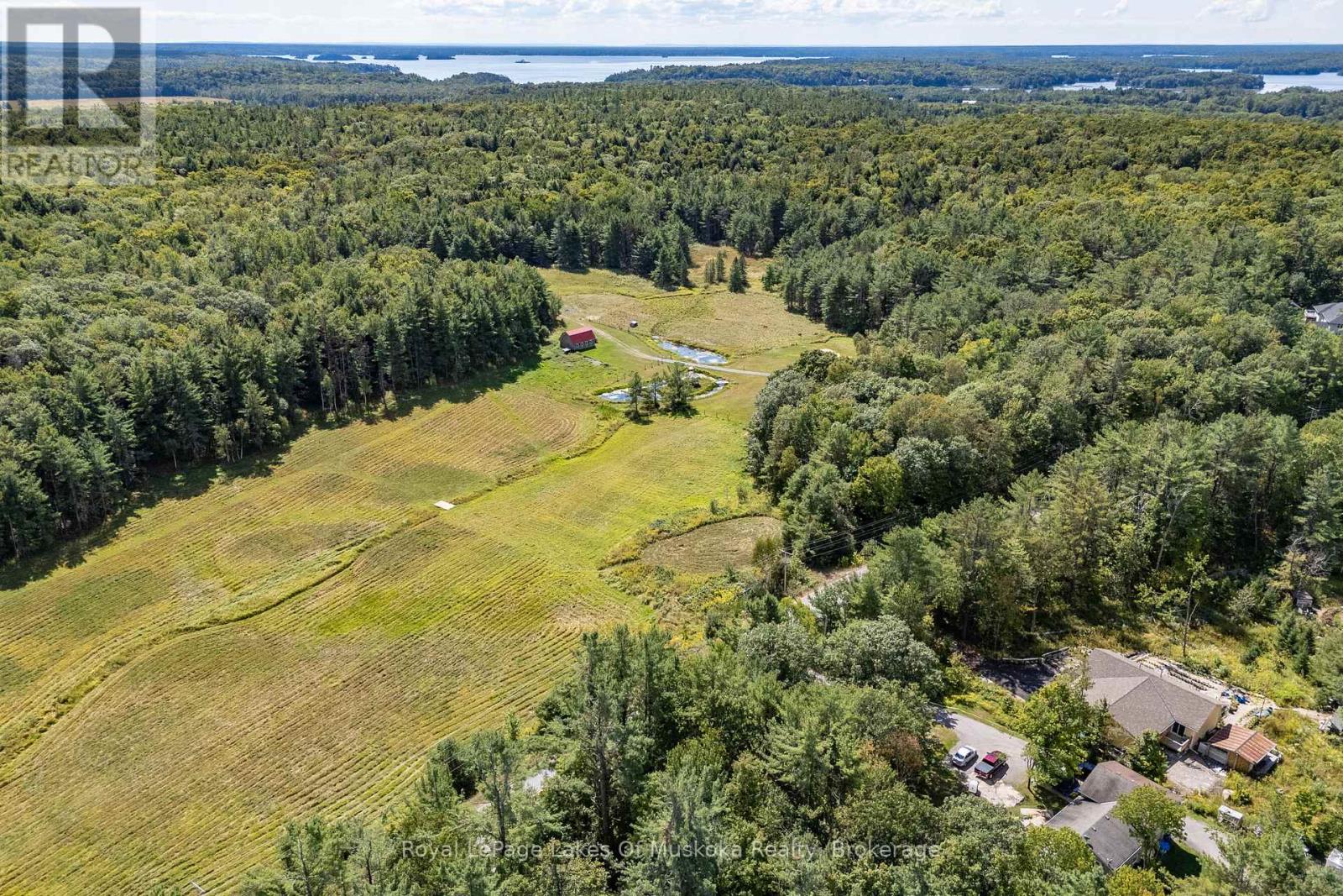 1056 Golden Beach Road, Bracebridge, Ontario  P1L 1W8 - Photo 41 - X12376370