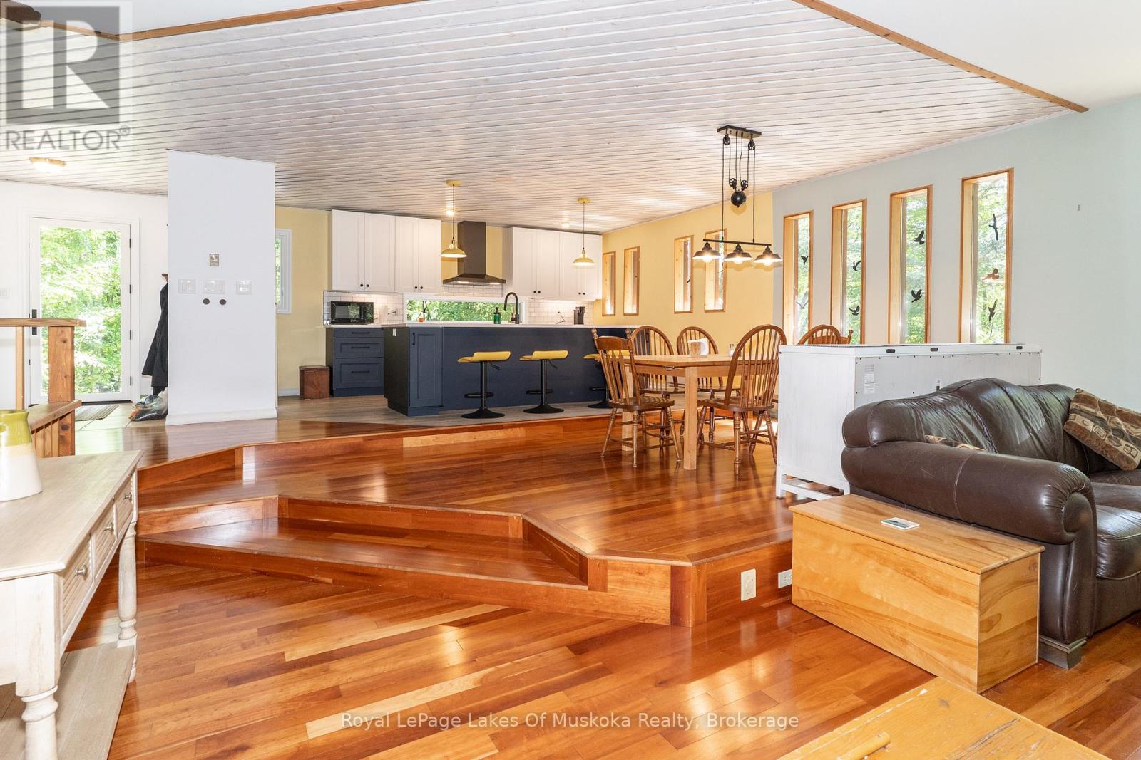 1056 Golden Beach Road, Bracebridge, Ontario  P1L 1W8 - Photo 5 - X12376370
