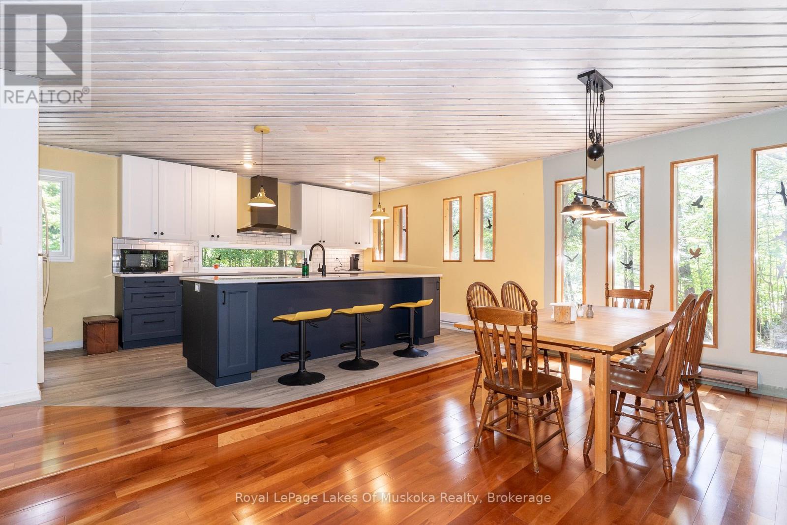 1056 Golden Beach Road, Bracebridge, Ontario  P1L 1W8 - Photo 6 - X12376370