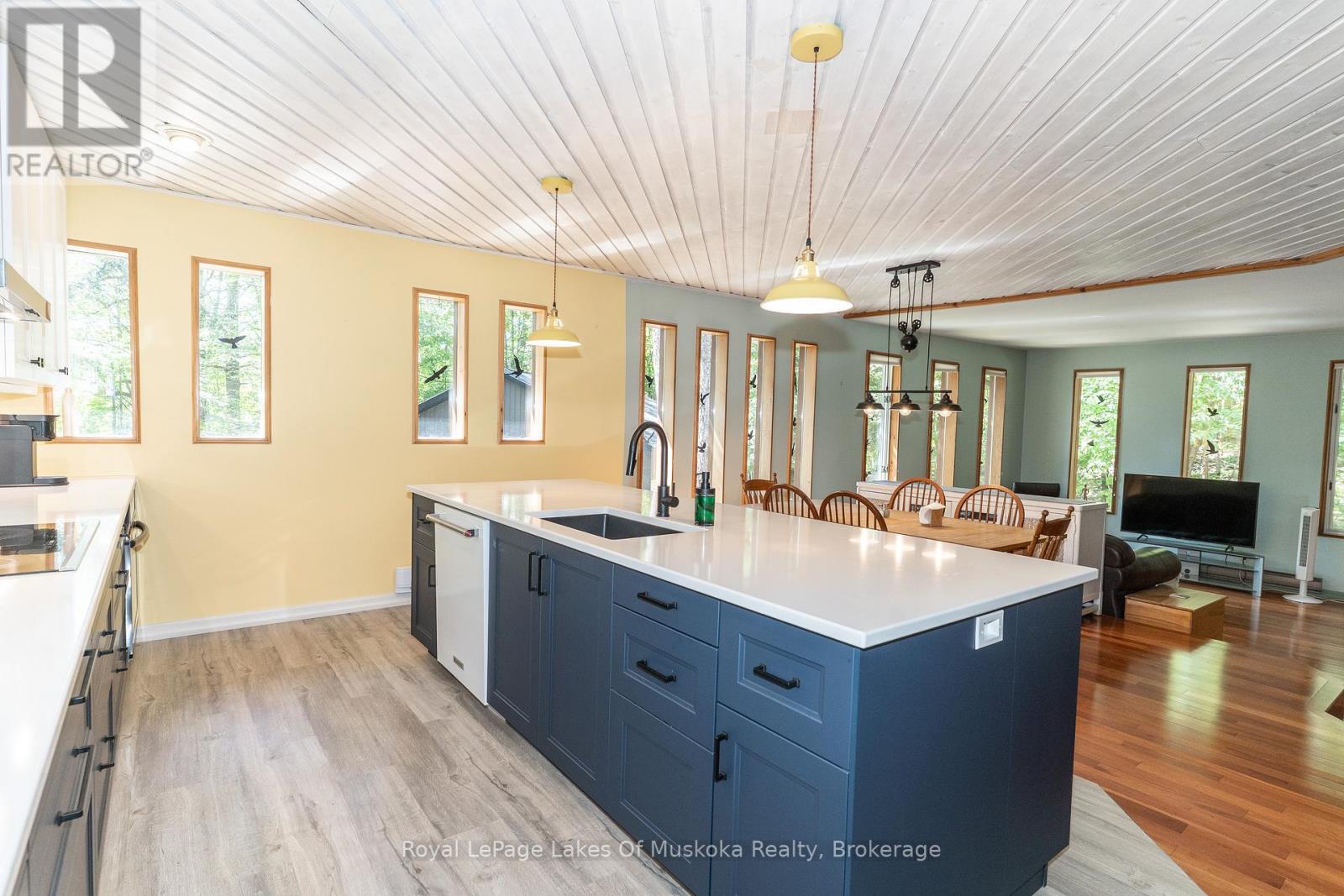 1056 Golden Beach Road, Bracebridge, Ontario  P1L 1W8 - Photo 8 - X12376370