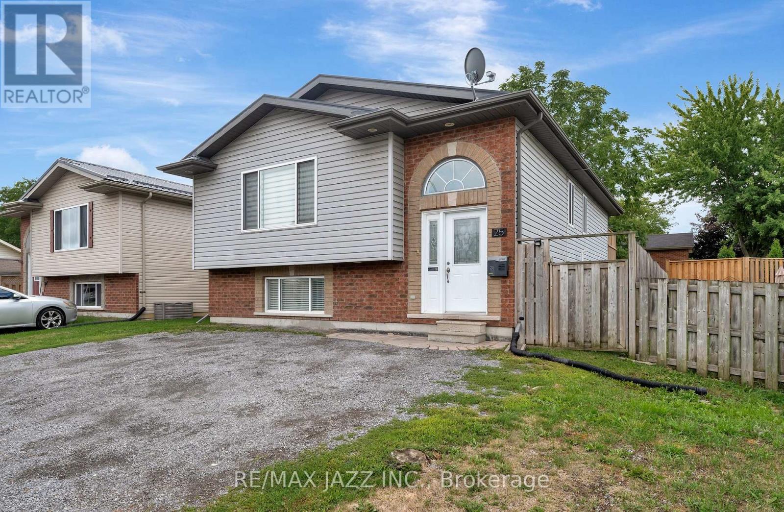 25 Emily Street, Belleville, Ontario  K8N 2P4 - Photo 2 - X12376437