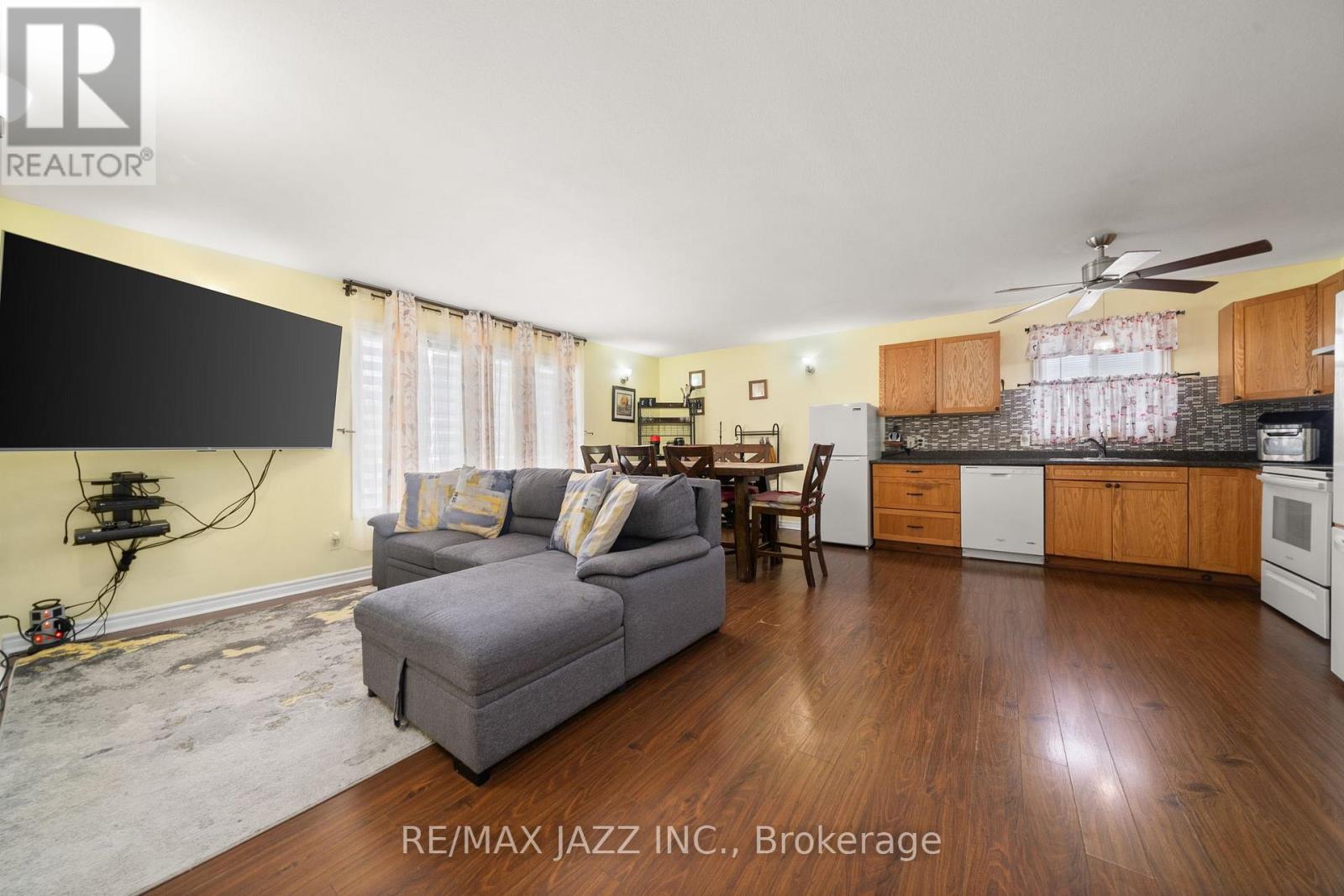 25 Emily Street, Belleville, Ontario  K8N 2P4 - Photo 5 - X12376437