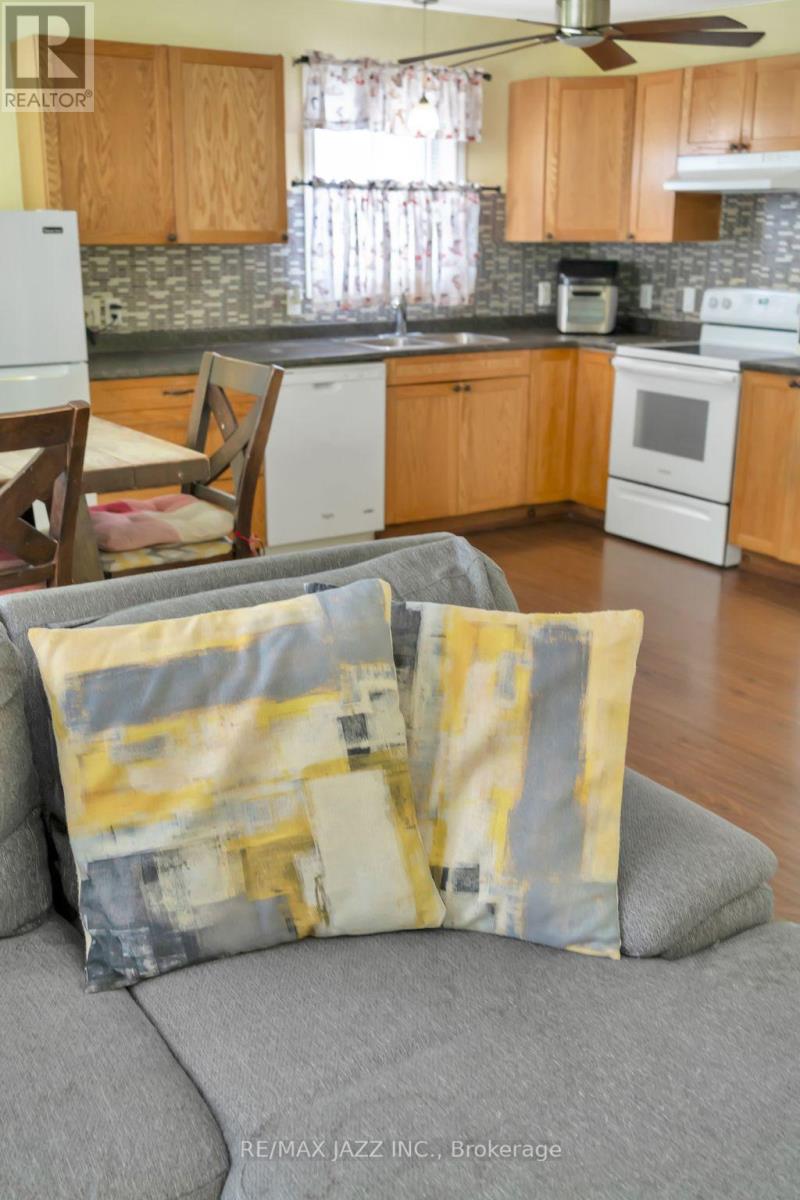 25 Emily Street, Belleville, Ontario  K8N 2P4 - Photo 7 - X12376437