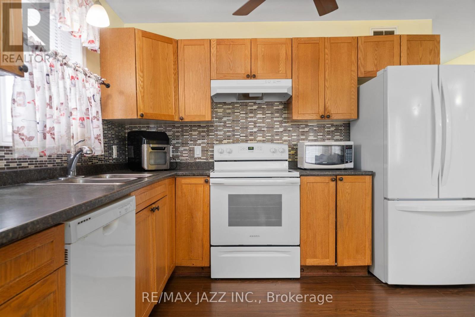 25 Emily Street, Belleville, Ontario  K8N 2P4 - Photo 8 - X12376437