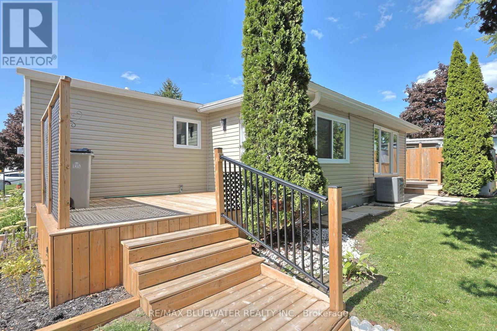 34 Pebble Beach Parkway, South Huron (Stephen), Ontario  N0M 1T0 - Photo 10 - X12376409