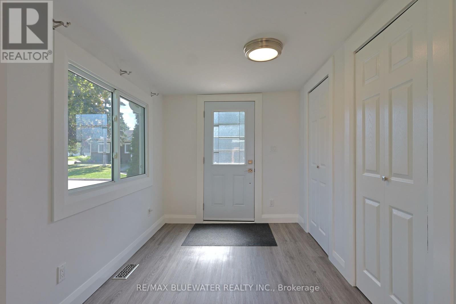 34 Pebble Beach Parkway, South Huron (Stephen), Ontario  N0M 1T0 - Photo 12 - X12376409