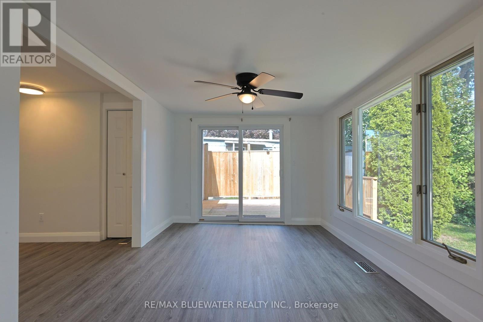 34 Pebble Beach Parkway, South Huron (Stephen), Ontario  N0M 1T0 - Photo 13 - X12376409