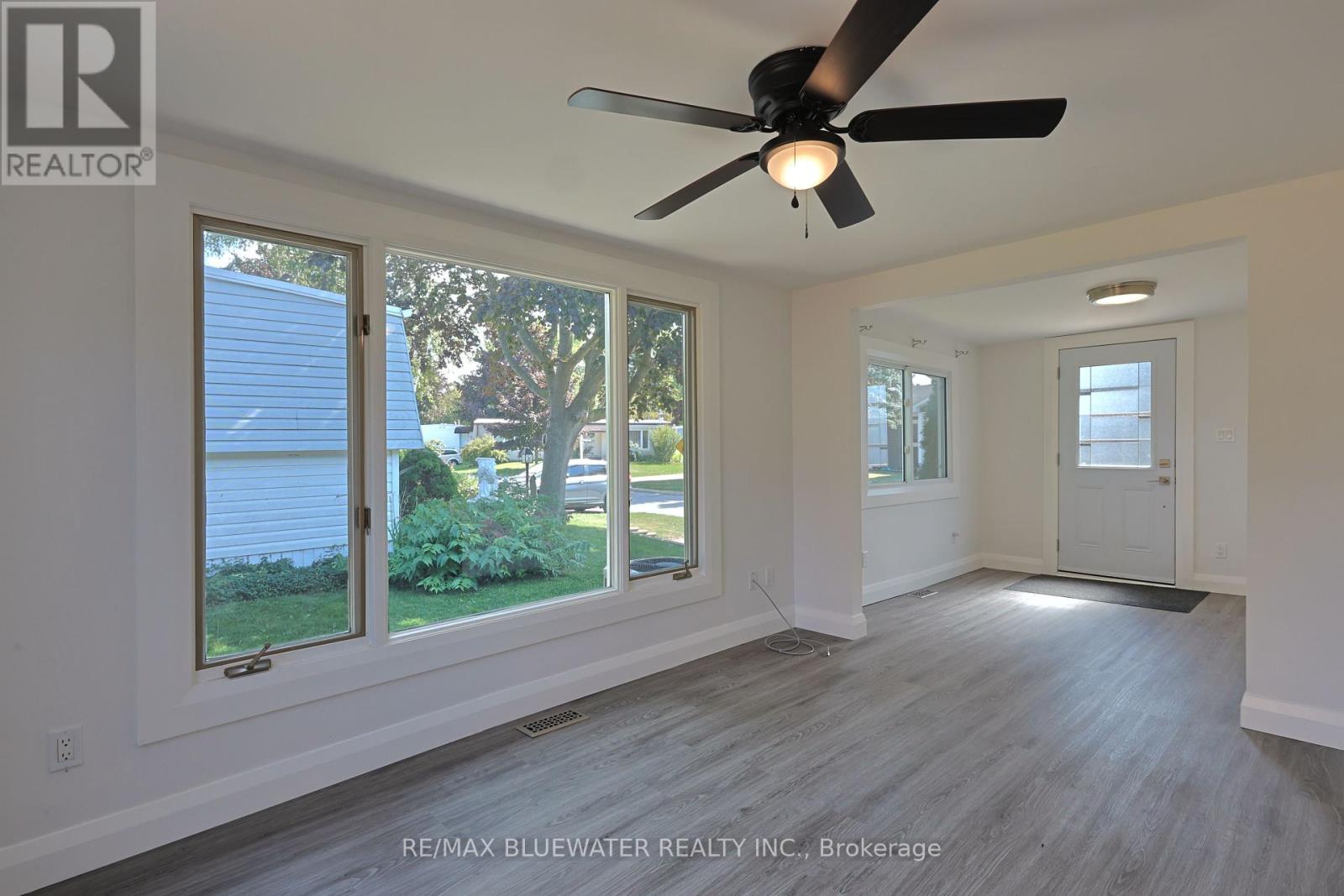 34 Pebble Beach Parkway, South Huron (Stephen), Ontario  N0M 1T0 - Photo 14 - X12376409