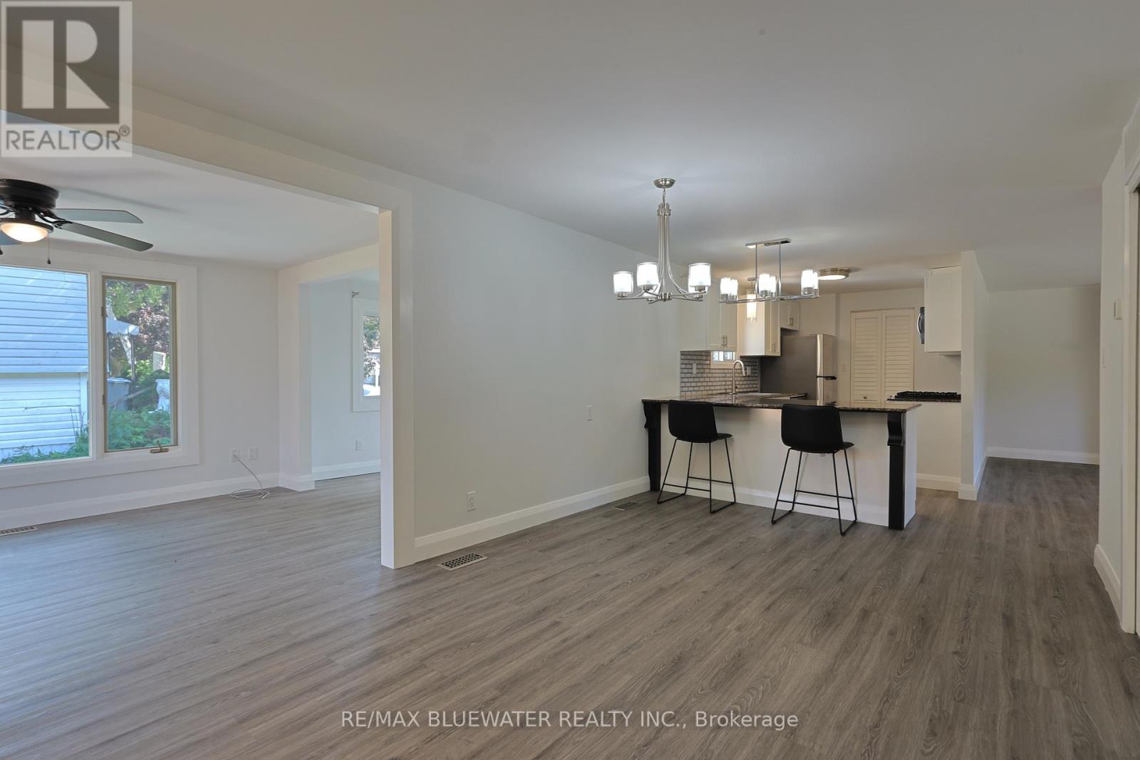 34 Pebble Beach Parkway, South Huron (Stephen), Ontario  N0M 1T0 - Photo 15 - X12376409