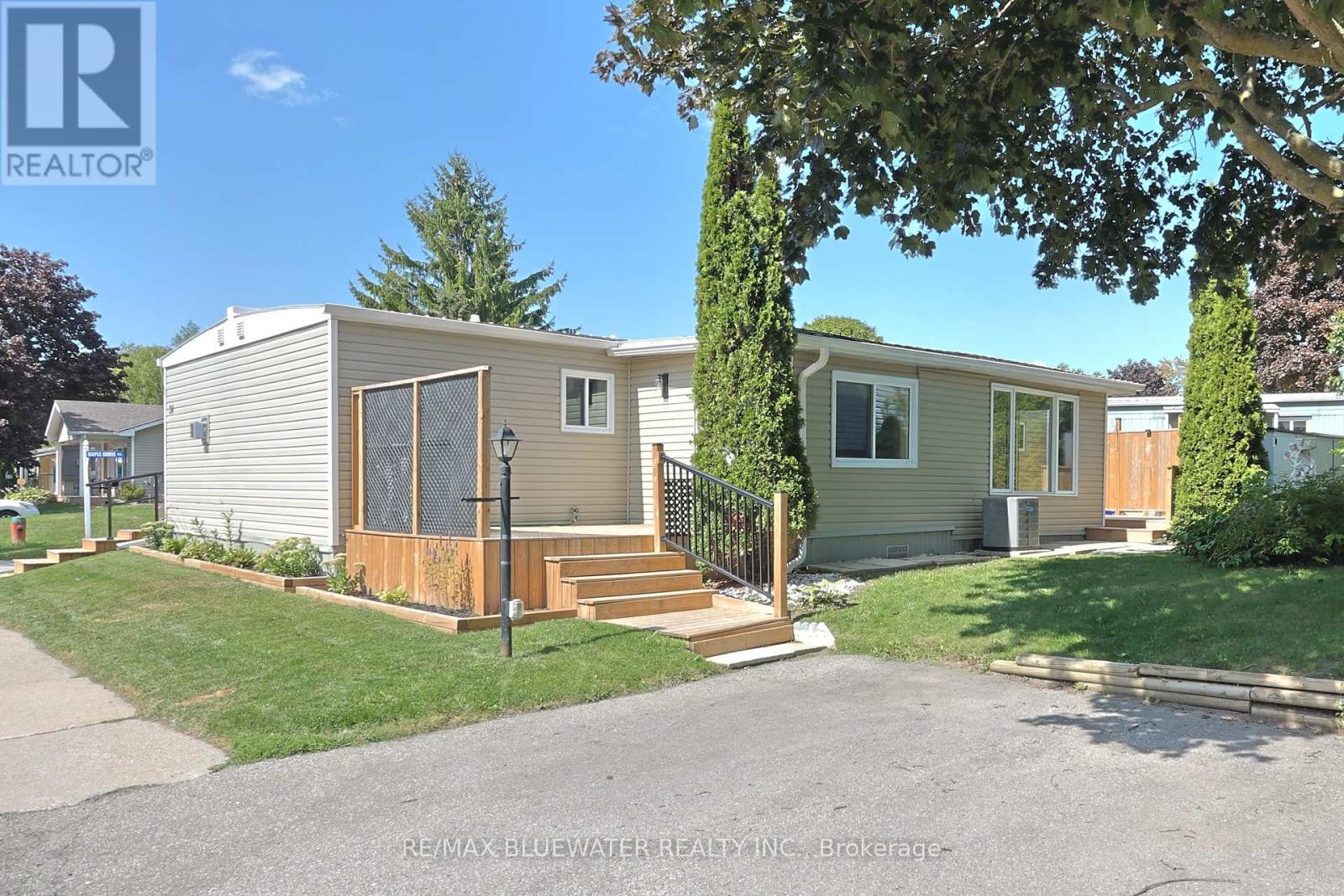 34 Pebble Beach Parkway, South Huron (Stephen), Ontario  N0M 1T0 - Photo 2 - X12376409