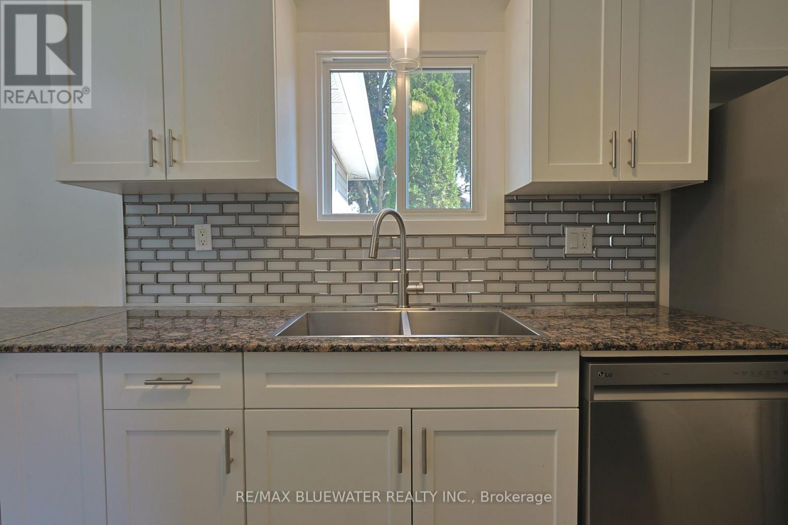34 Pebble Beach Parkway, South Huron (Stephen), Ontario  N0M 1T0 - Photo 21 - X12376409