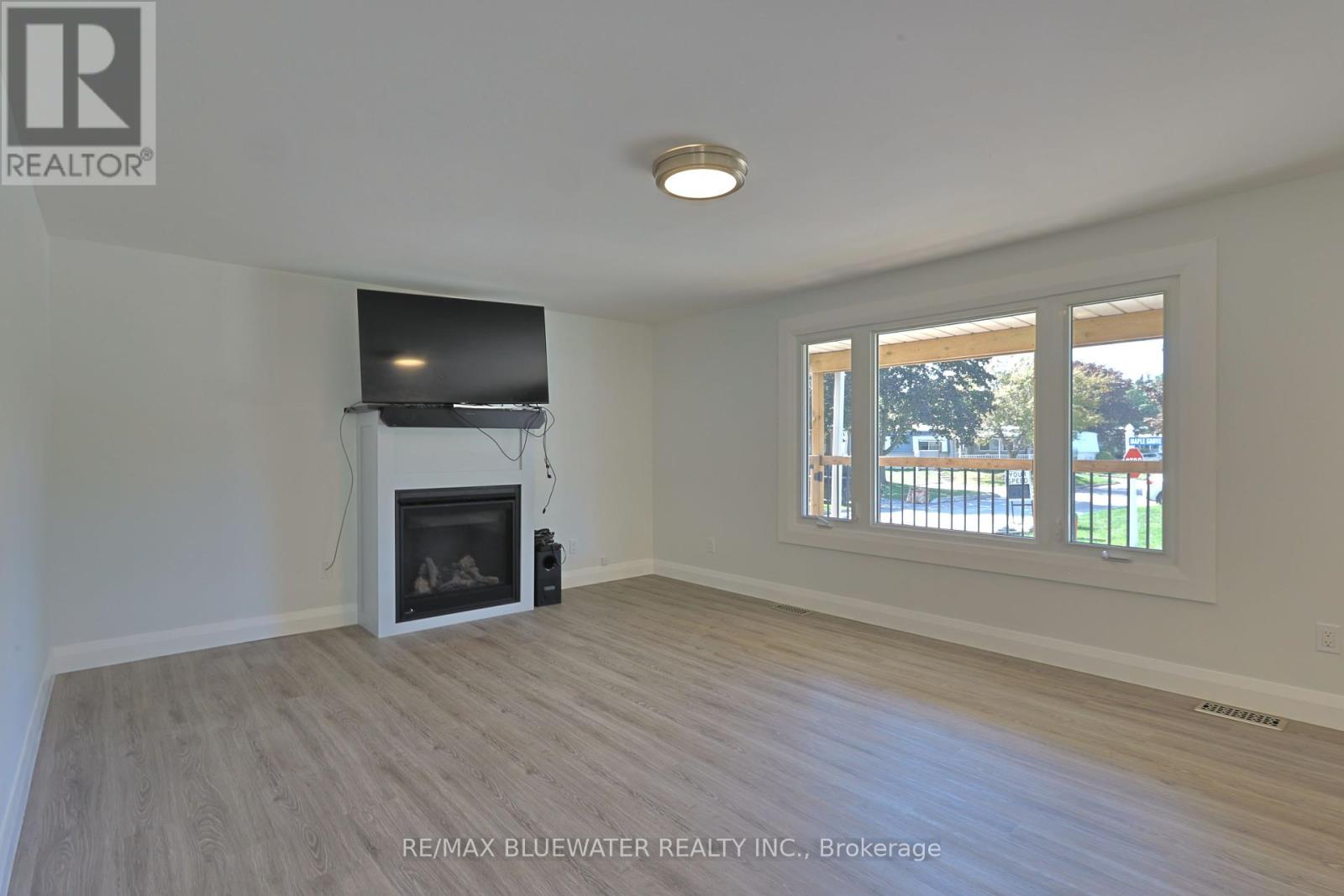 34 Pebble Beach Parkway, South Huron (Stephen), Ontario  N0M 1T0 - Photo 23 - X12376409