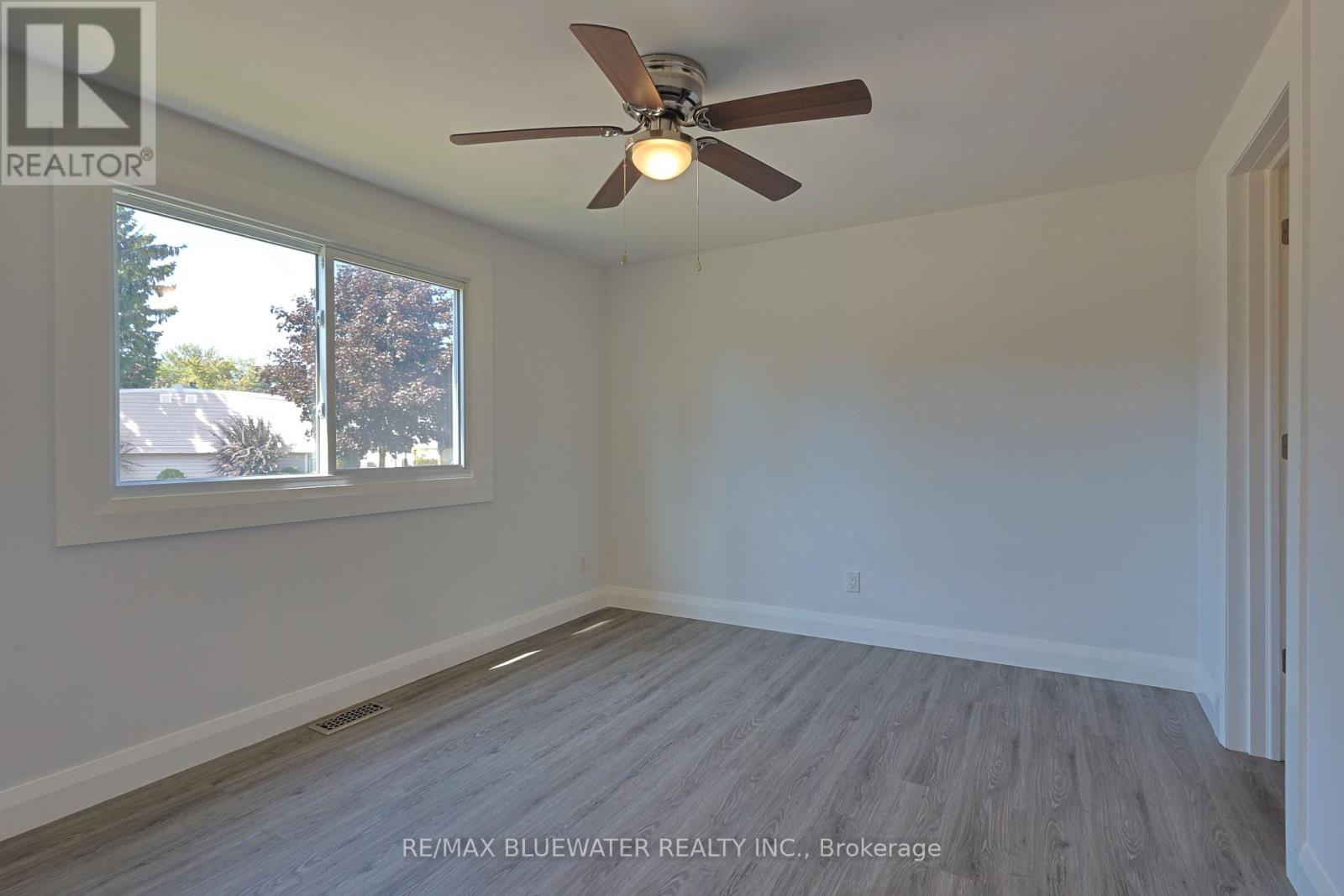 34 Pebble Beach Parkway, South Huron (Stephen), Ontario  N0M 1T0 - Photo 27 - X12376409