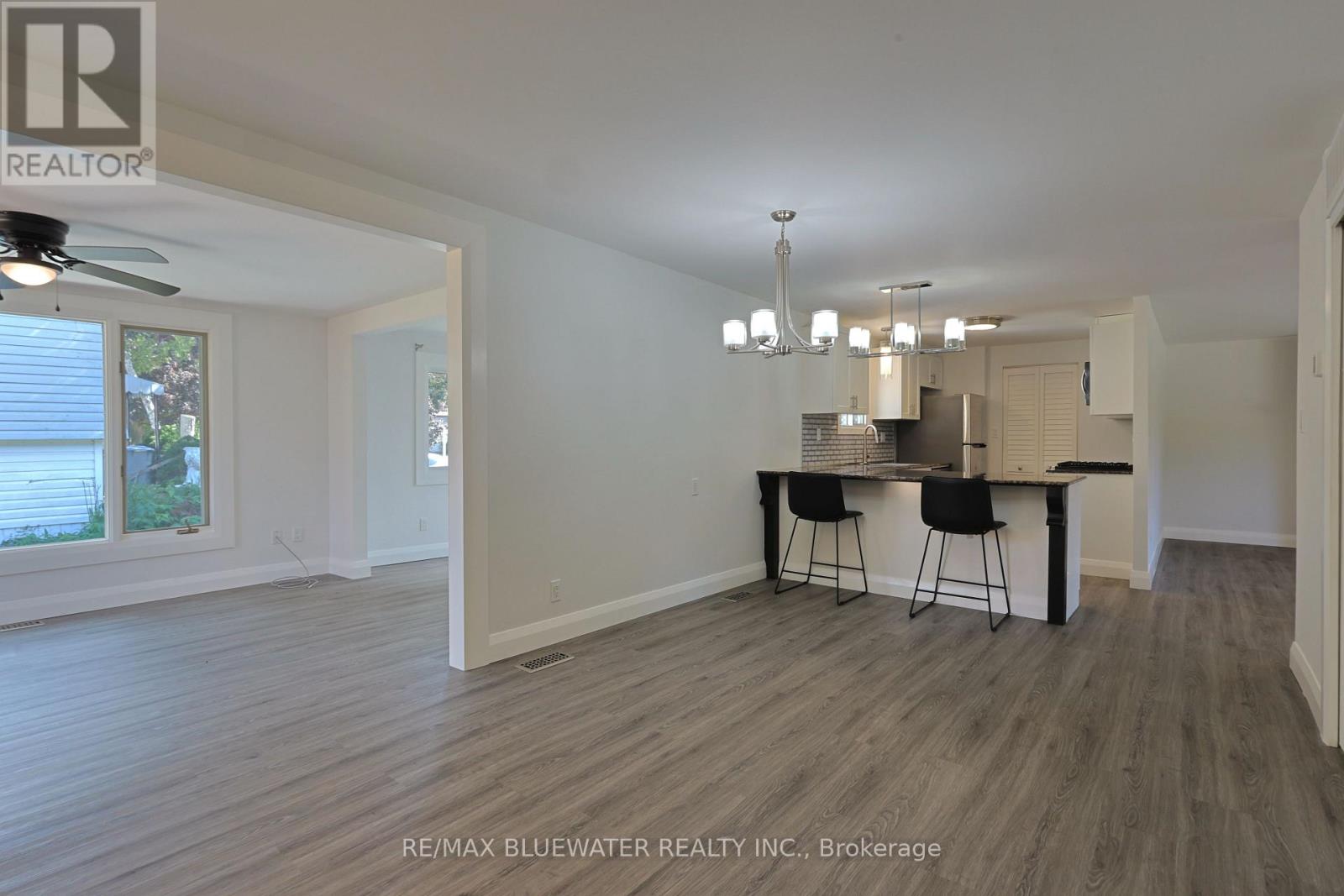34 Pebble Beach Parkway, South Huron (Stephen), Ontario  N0M 1T0 - Photo 4 - X12376409