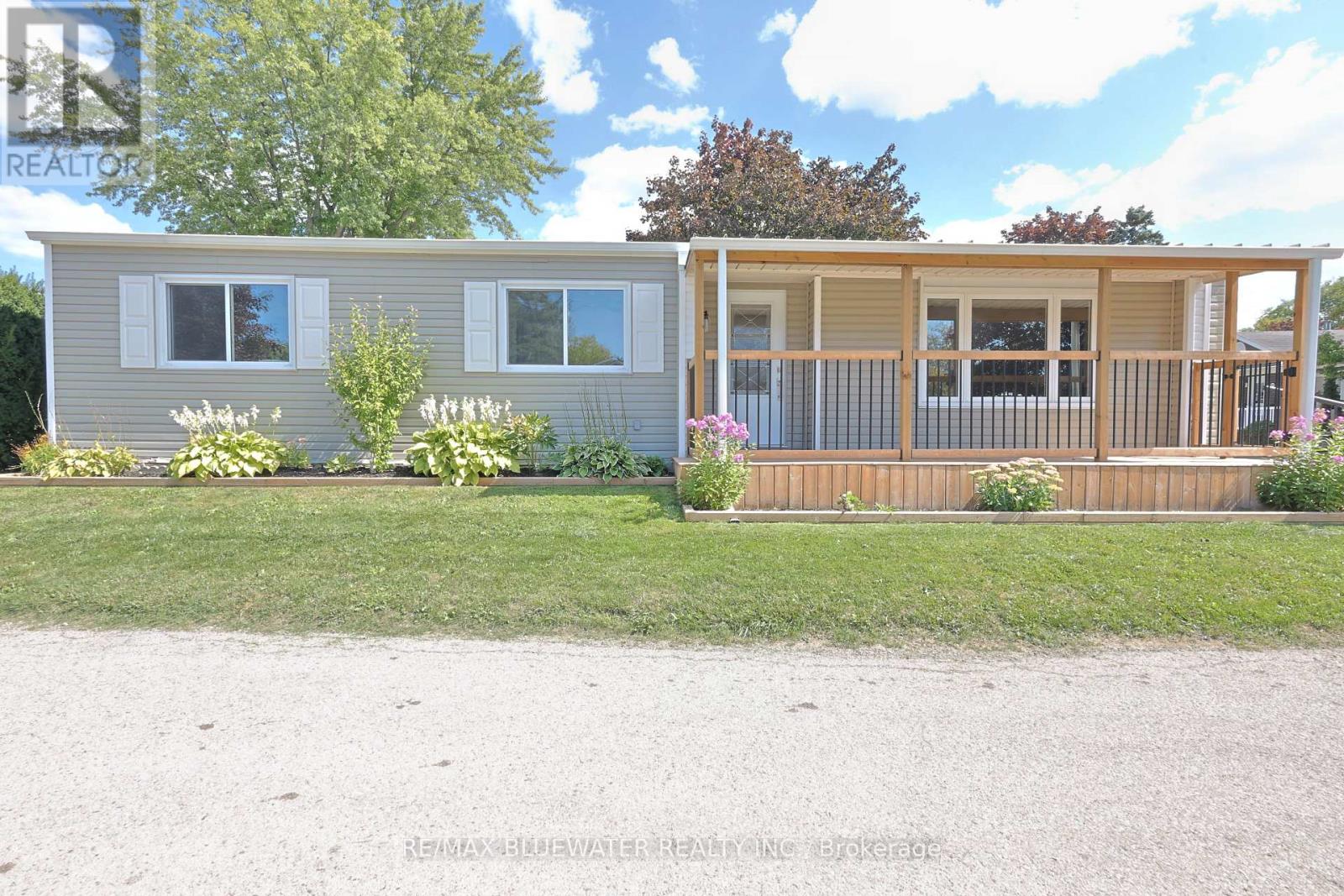 34 Pebble Beach Parkway, South Huron (Stephen), Ontario  N0M 1T0 - Photo 6 - X12376409