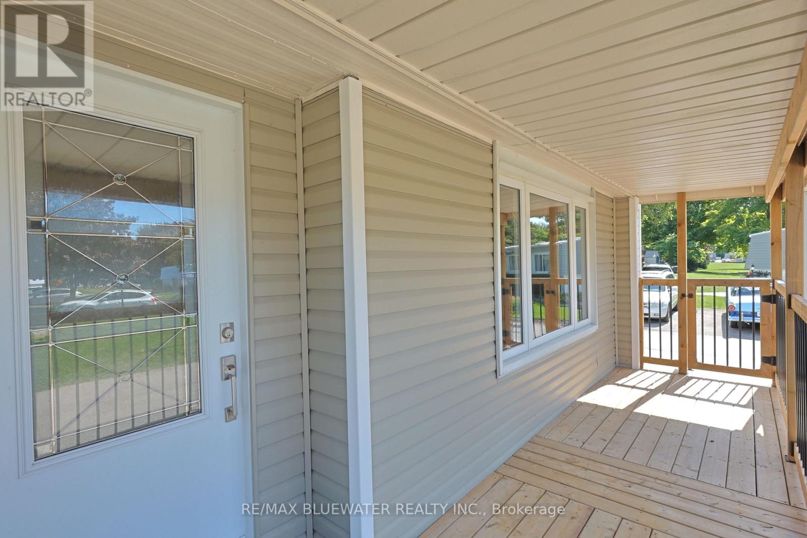 34 Pebble Beach Parkway, South Huron (Stephen), Ontario  N0M 1T0 - Photo 8 - X12376409