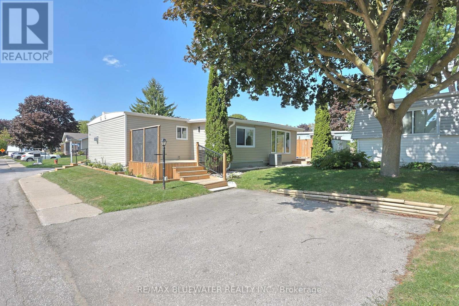 34 Pebble Beach Parkway, South Huron (Stephen), Ontario  N0M 1T0 - Photo 9 - X12376409