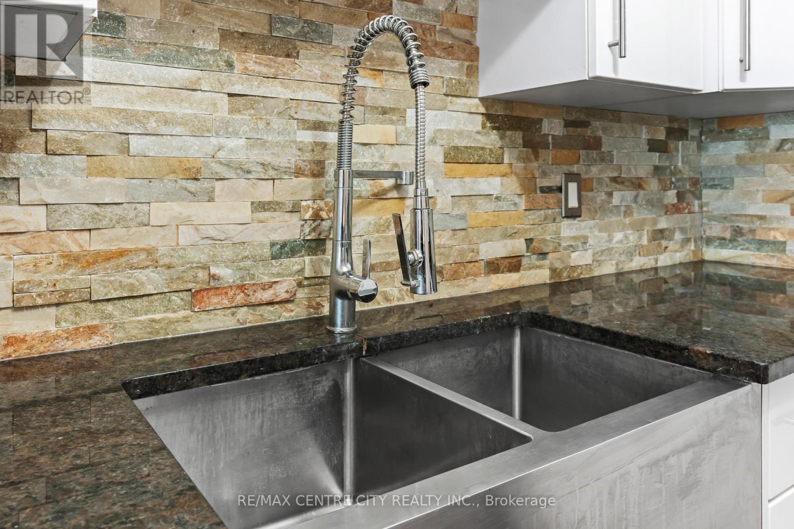 1603 - 363 Colborne Street, London East, Ontario  N6B 3N3 - Photo 12 - X12376432