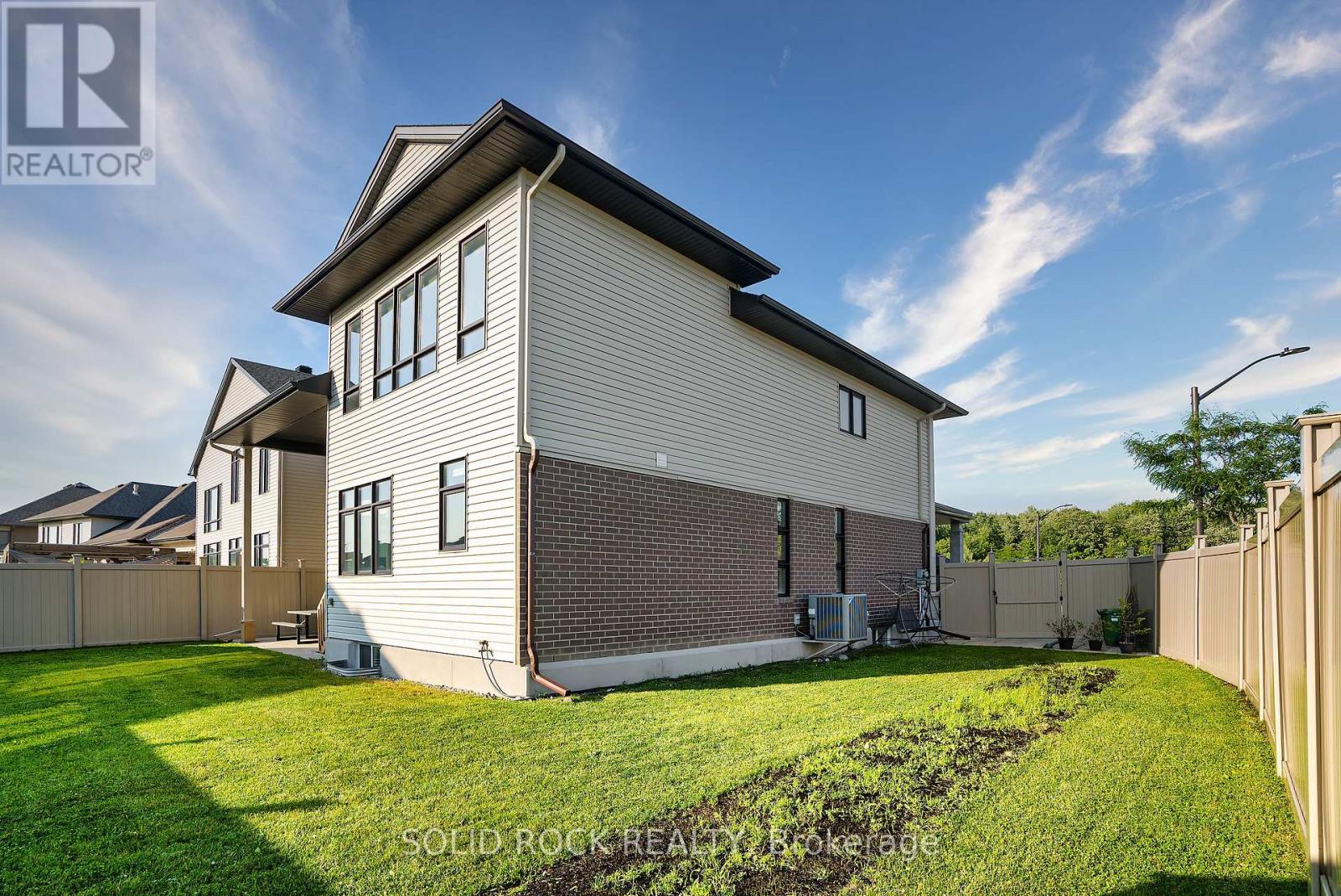 326 Memorial Grove, Ottawa, Ontario  K1X 0C8 - Photo 47 - X12376367